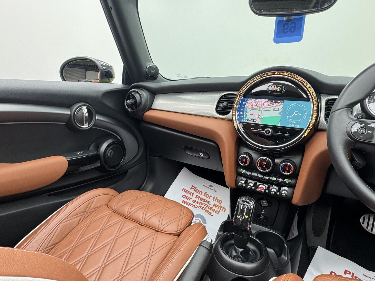 Mini Convertible view 21