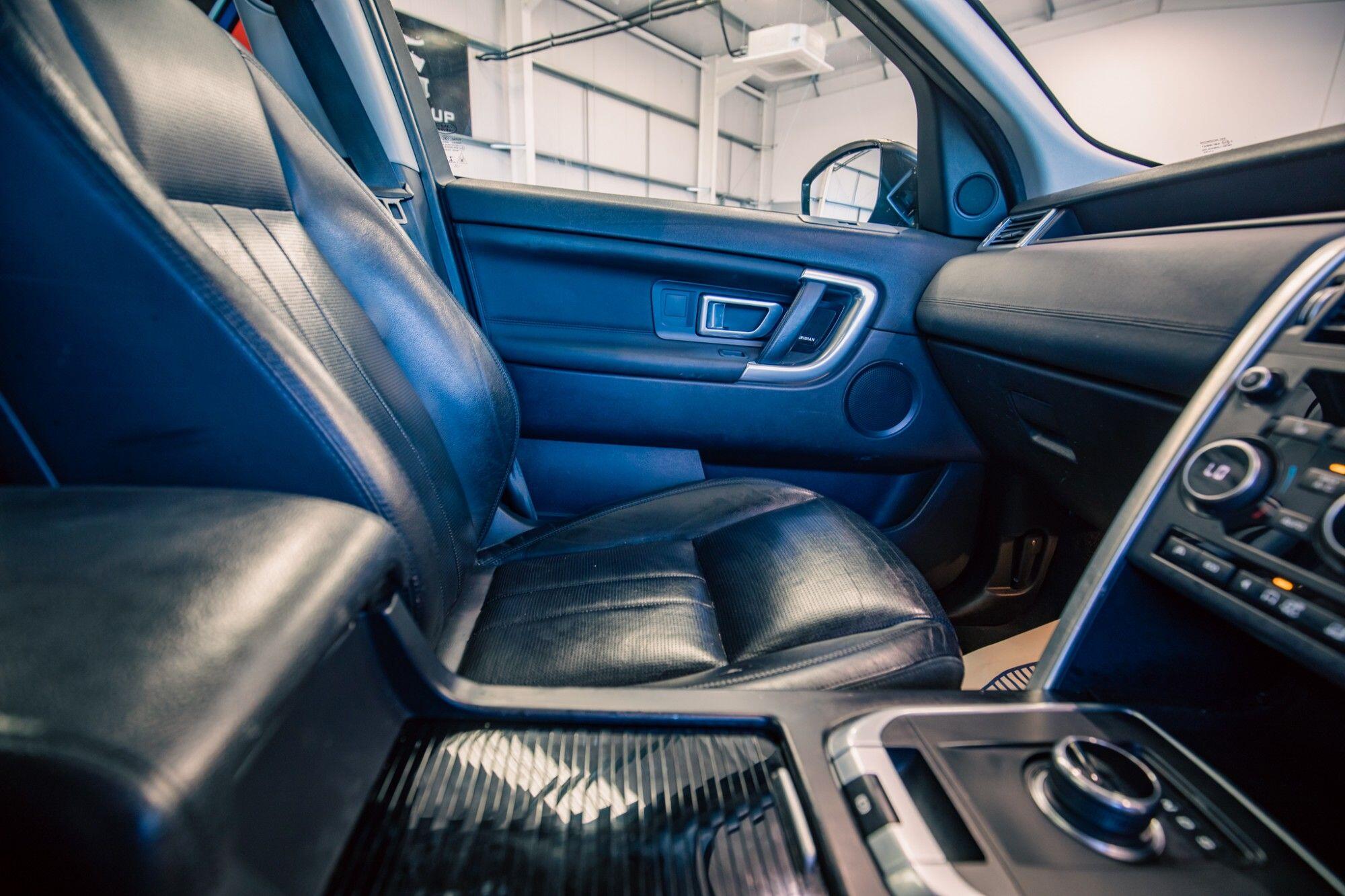 Land Rover Discovery Sport view 20