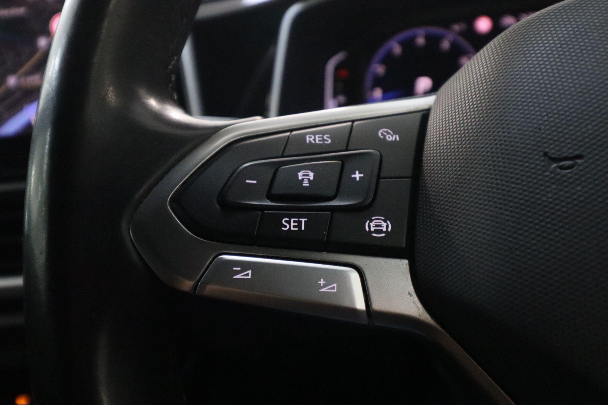 Volkswagen T-Roc view 40