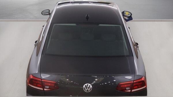 Volkswagen Passat view 11
