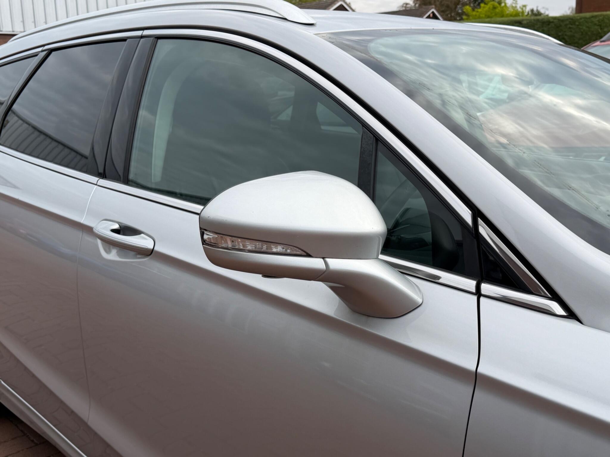 Ford Mondeo view 37