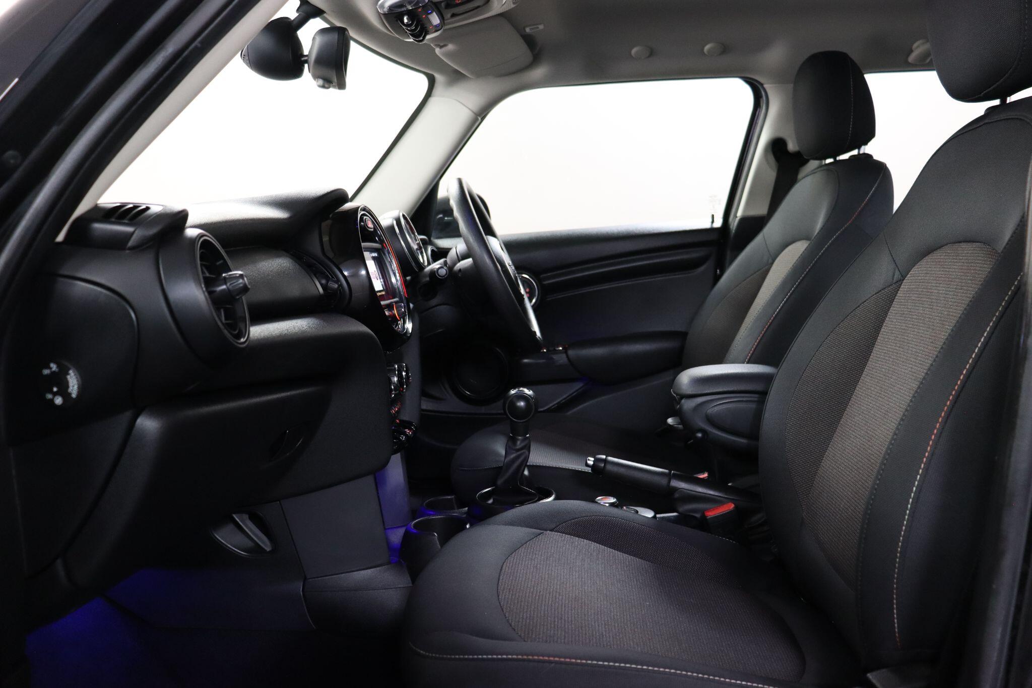 Mini Hatch view 41