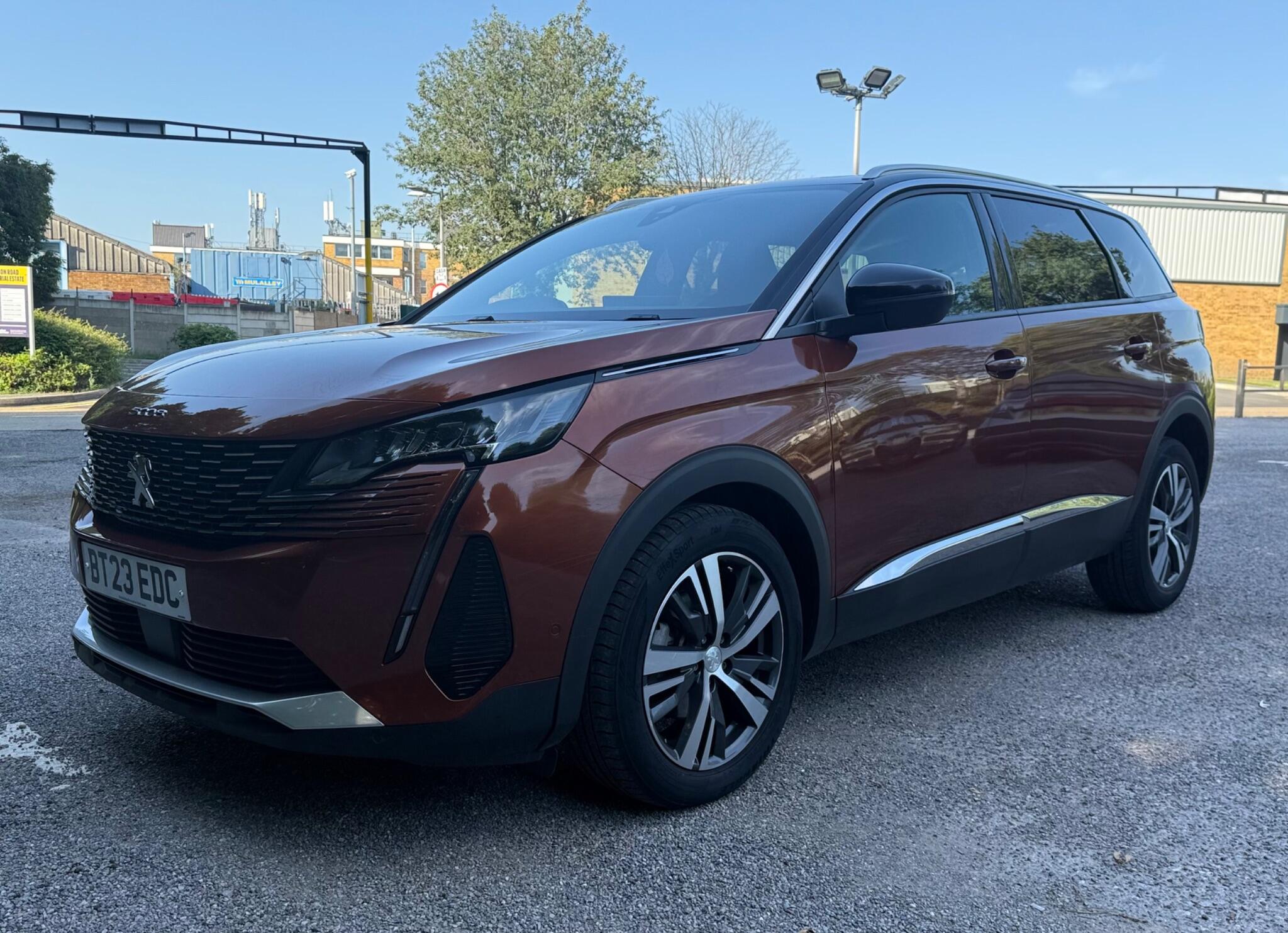 Peugeot 5008 view 3