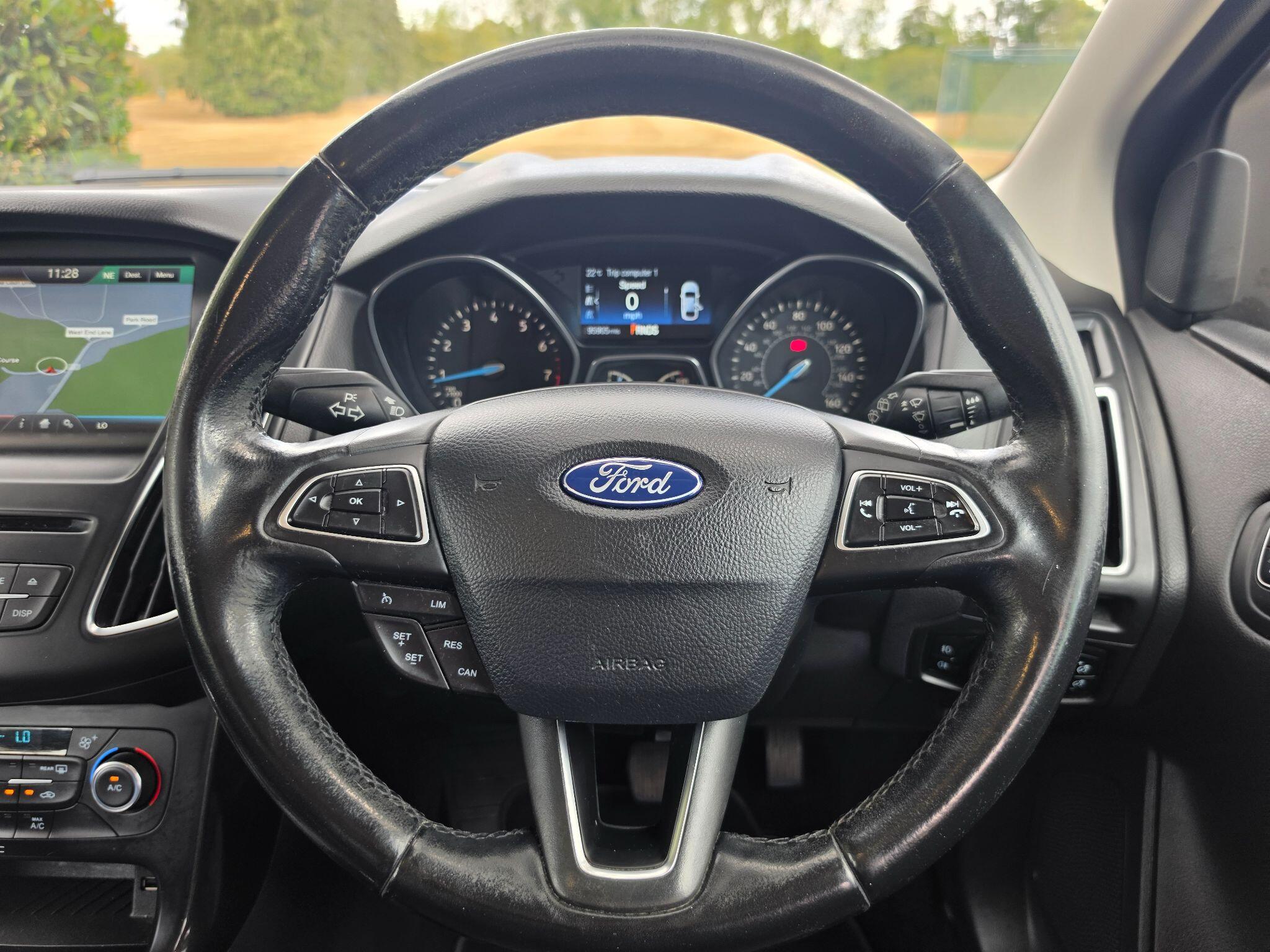 Ford Focus view 22