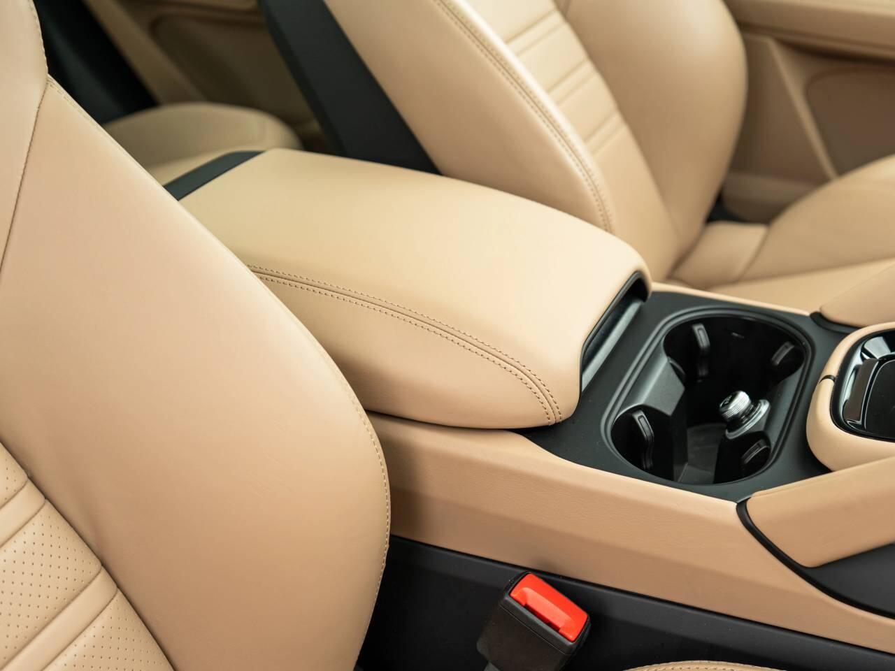 Porsche Cayenne view 27