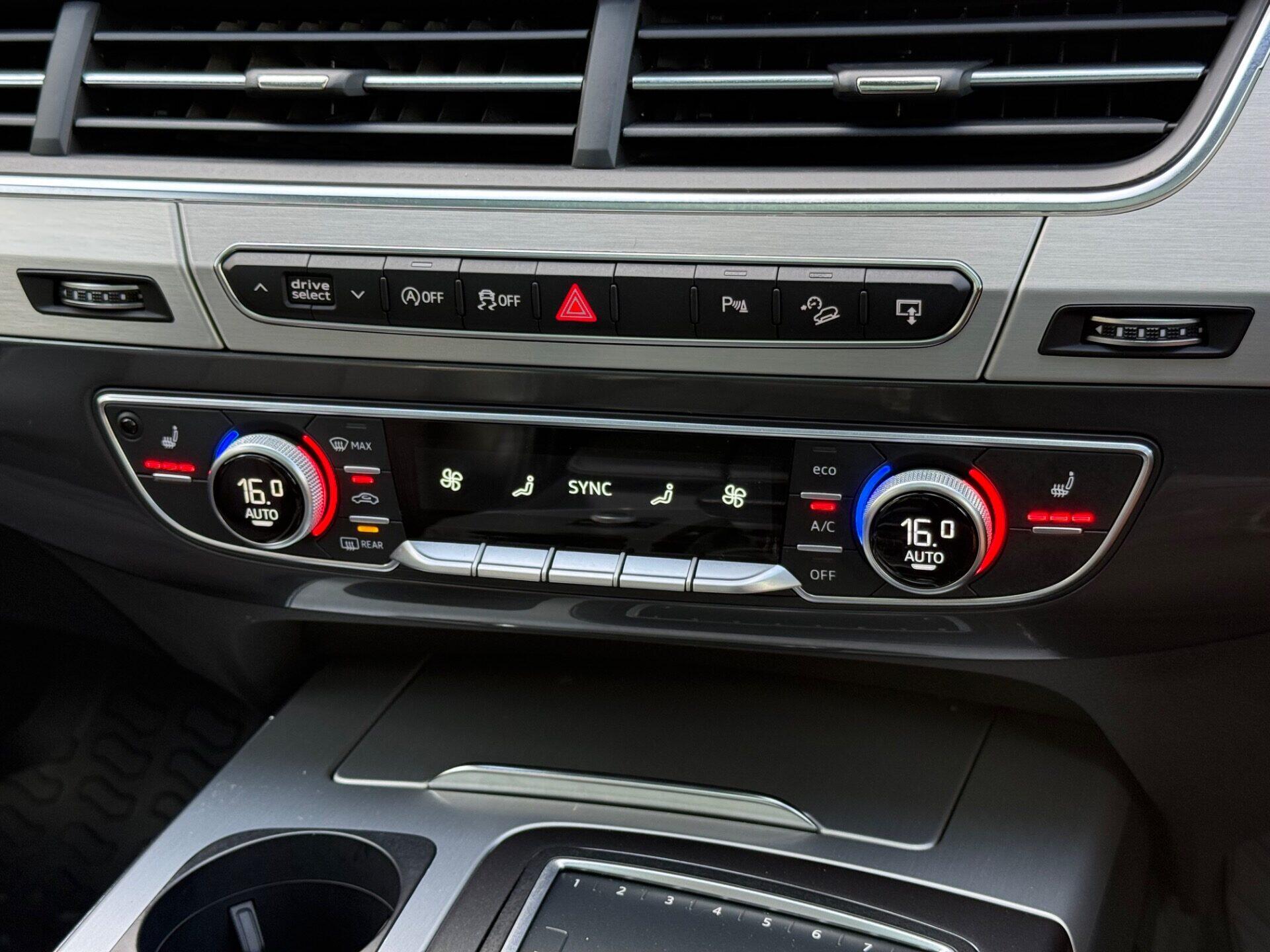 Audi Q7 view 44