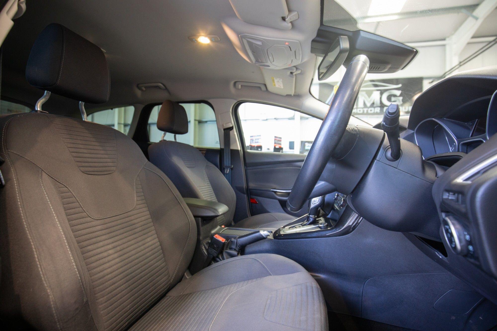 Ford Focus view 3