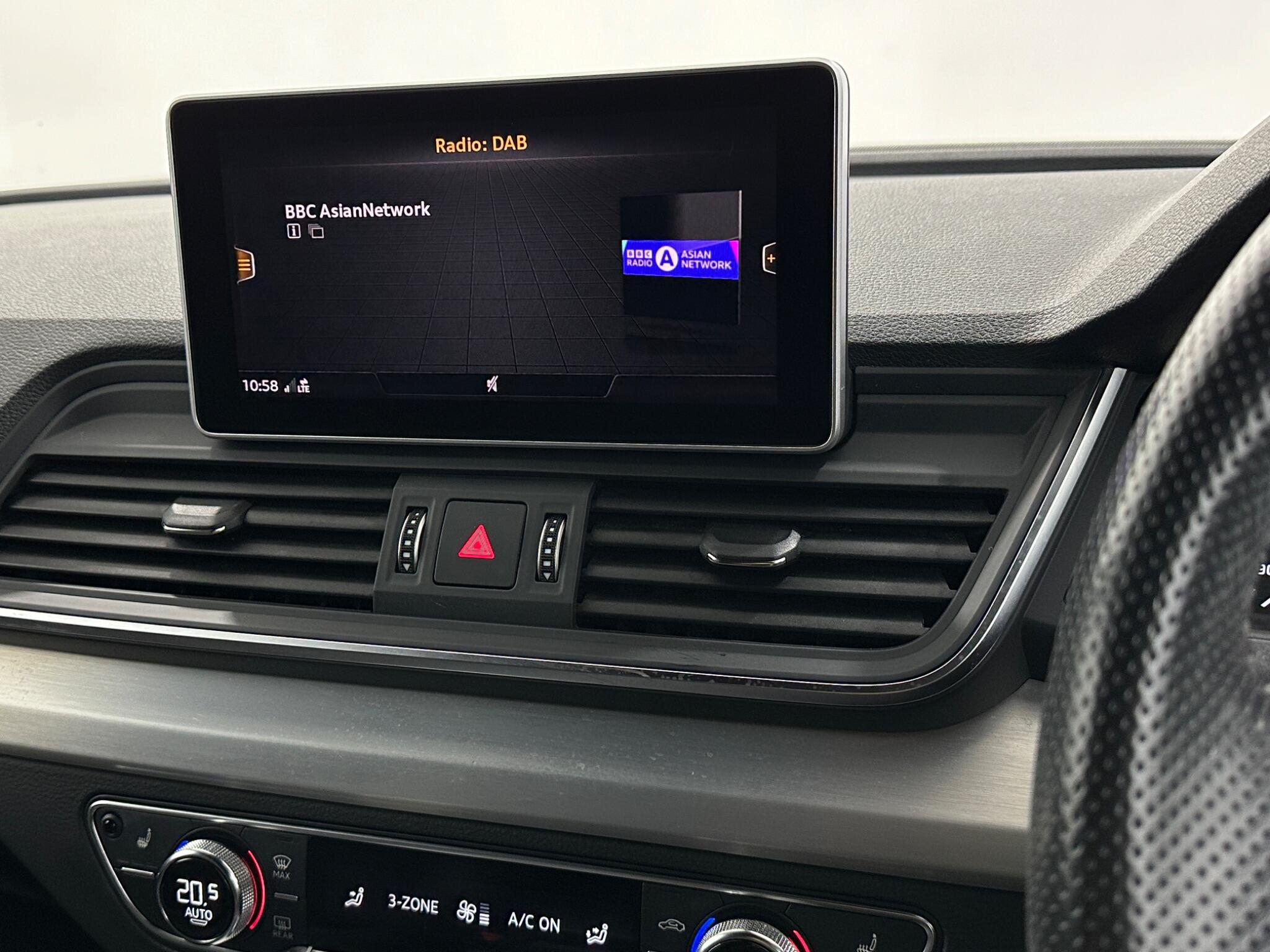 Audi Q5 view 26