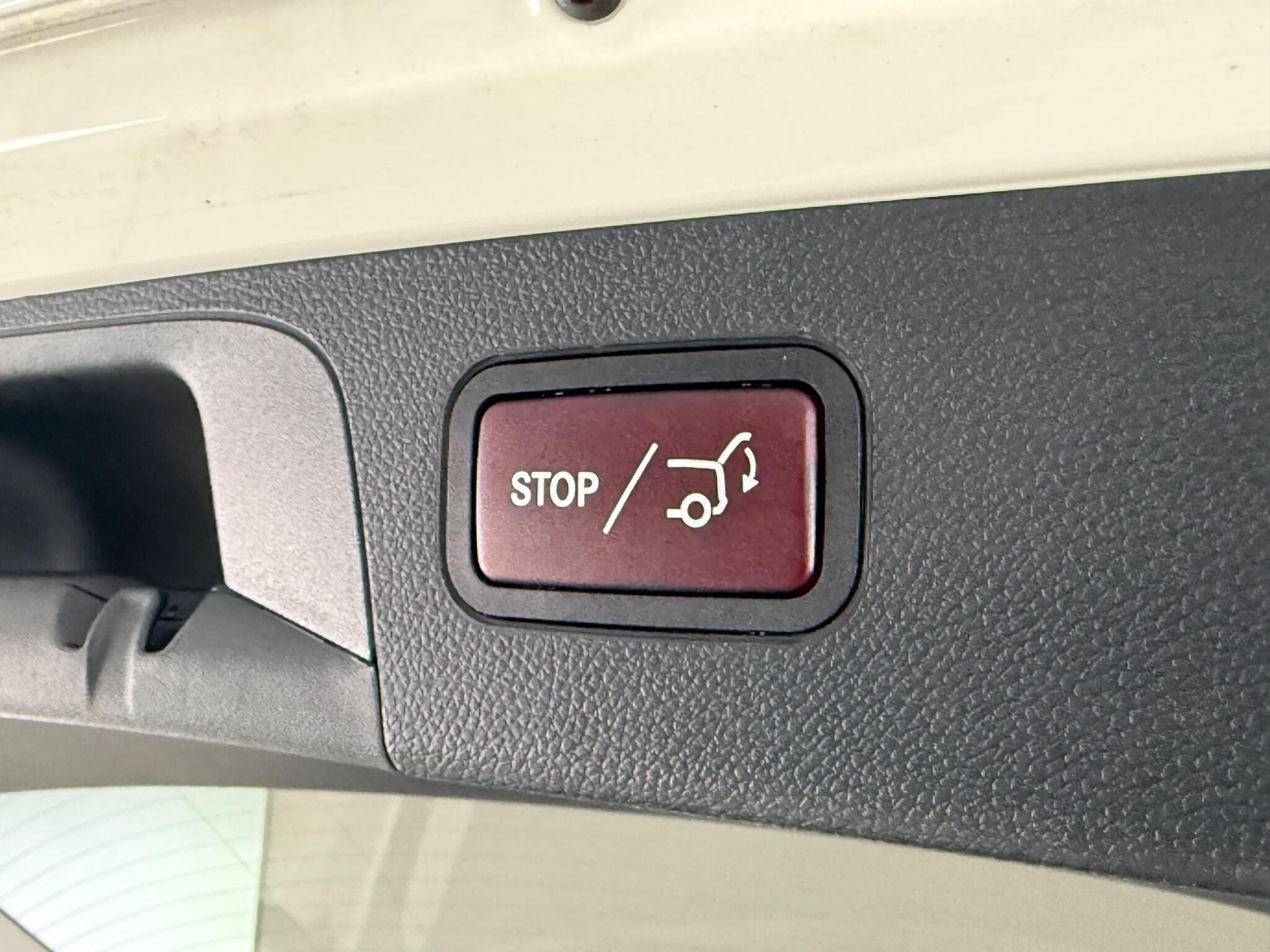 Mercedes-Benz GLC view 11