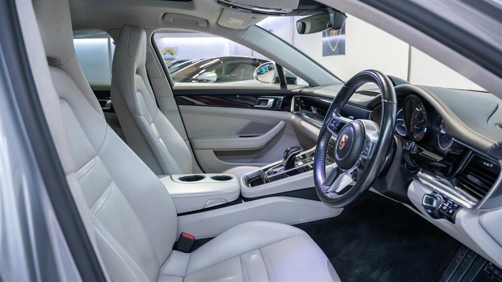 Porsche Panamera view 29