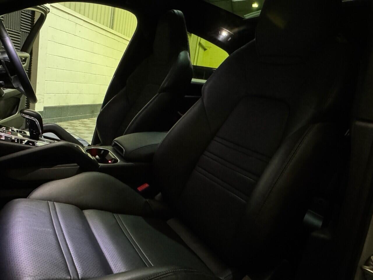 Porsche Cayenne view 11