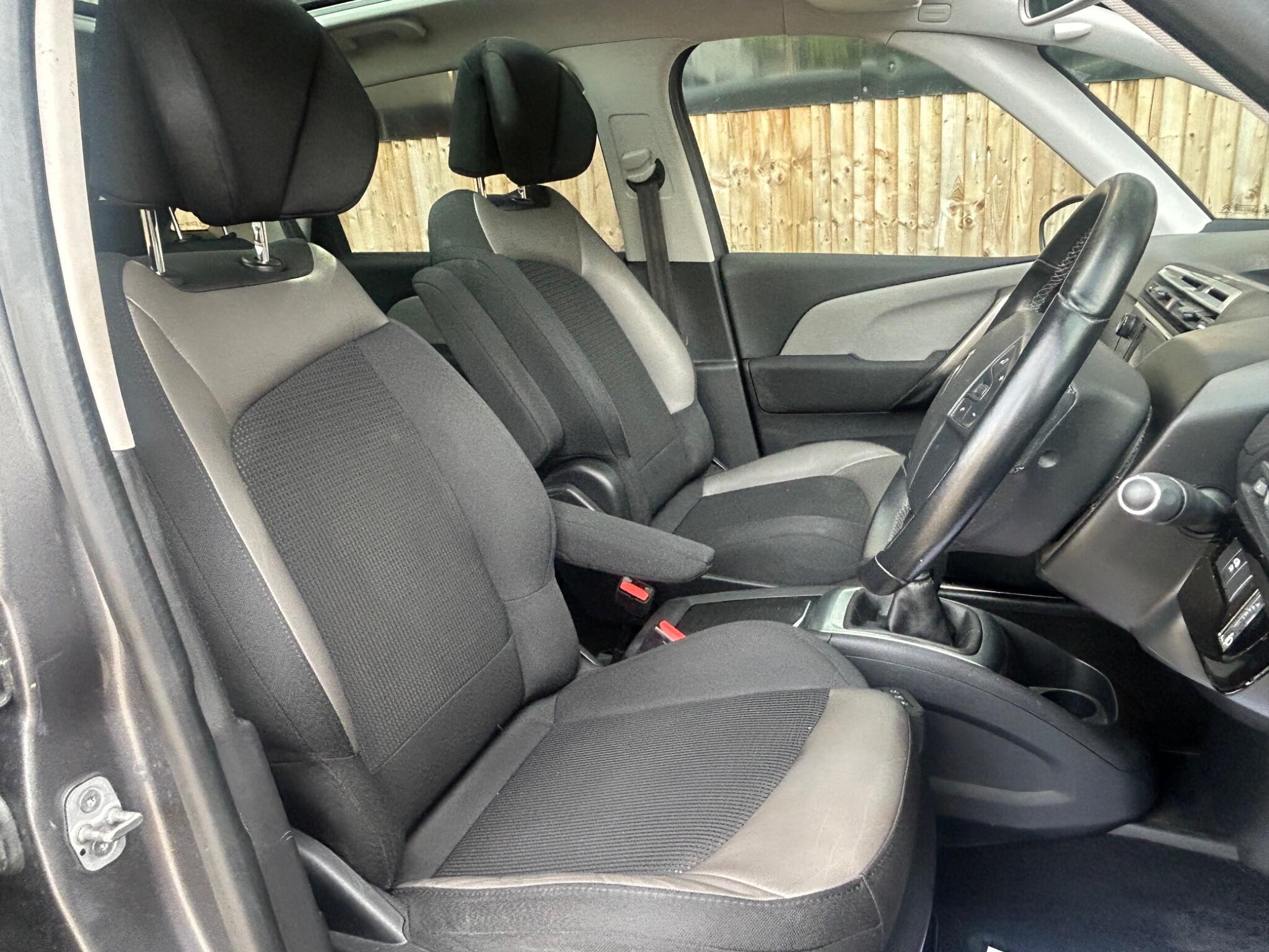 Citroen C4 Spacetourer view 3