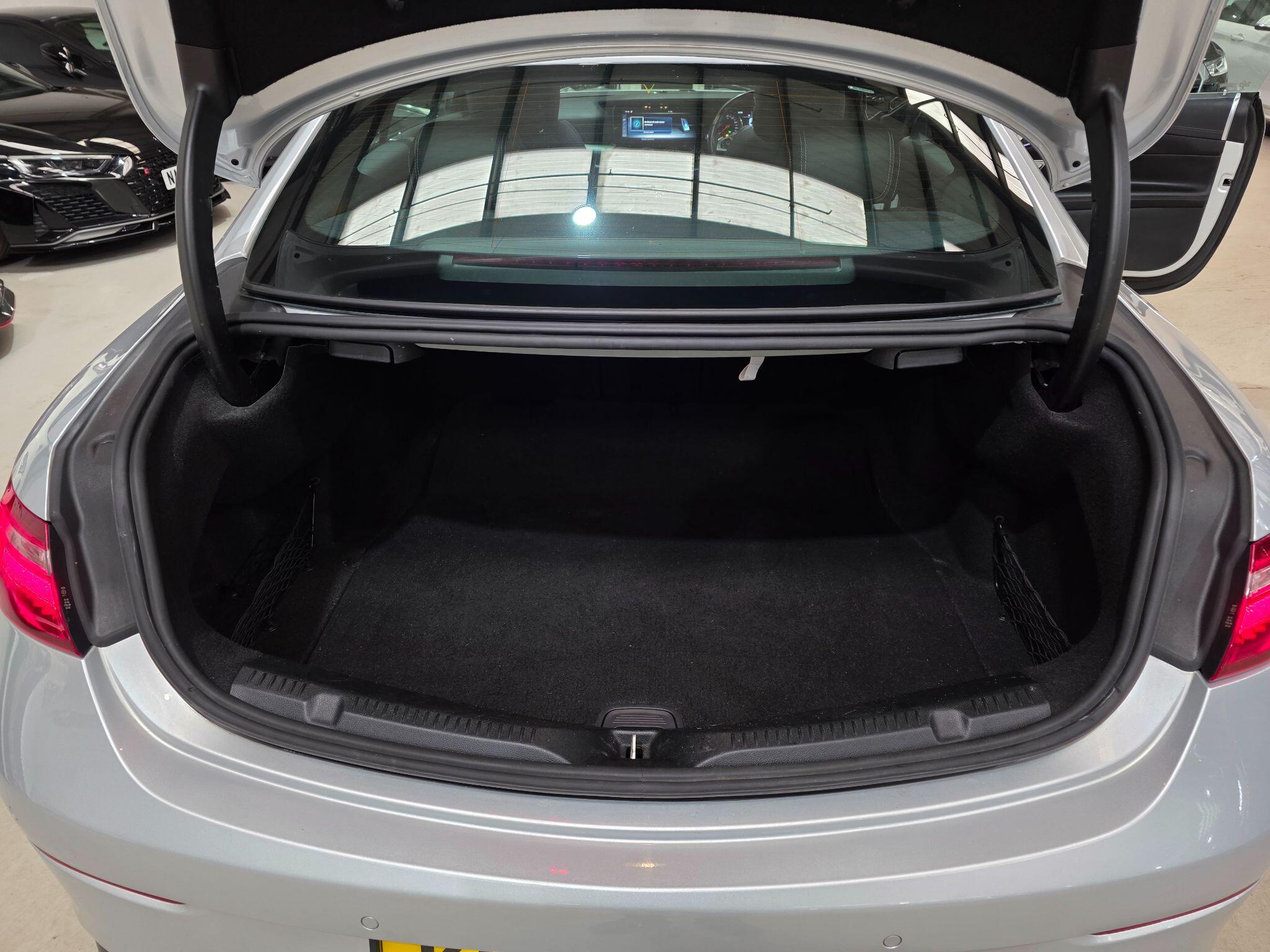 Mercedes-Benz E Class view 30