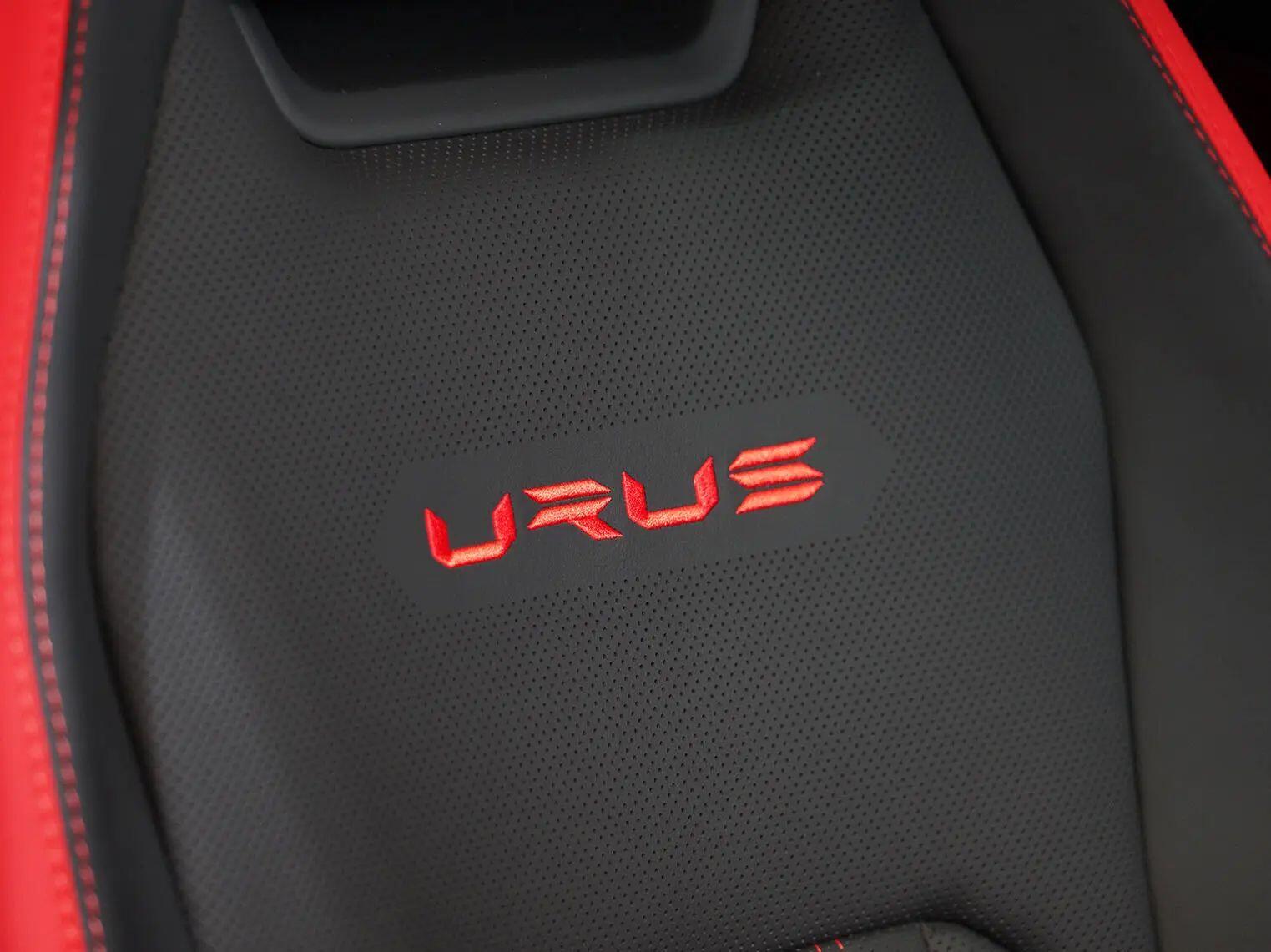 Lamborghini Urus view 23