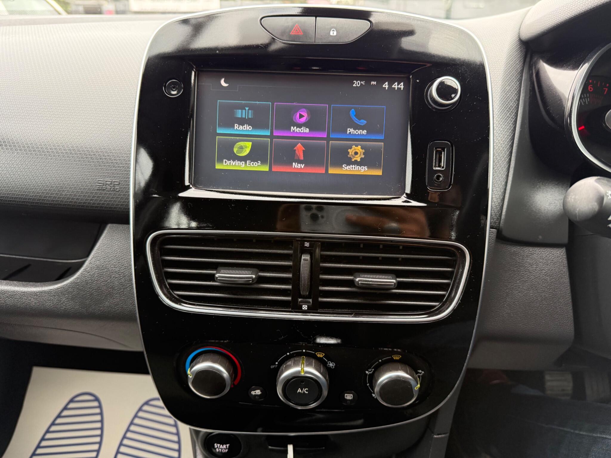 Renault Clio view 38