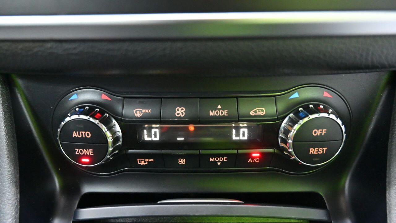 Mercedes-Benz Gla view 32