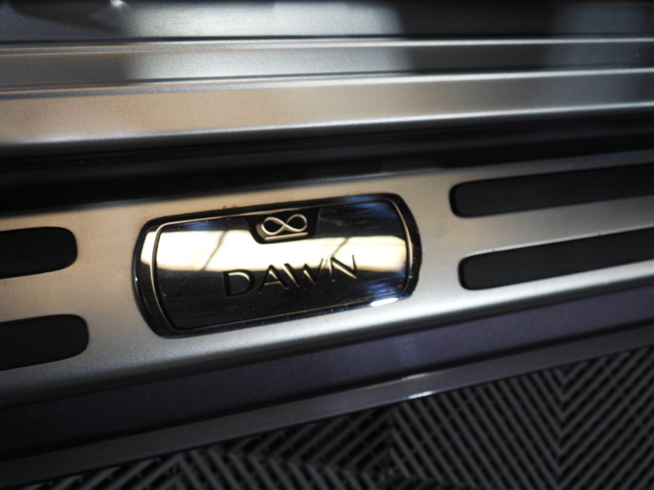 Rolls-Royce Dawn view 36