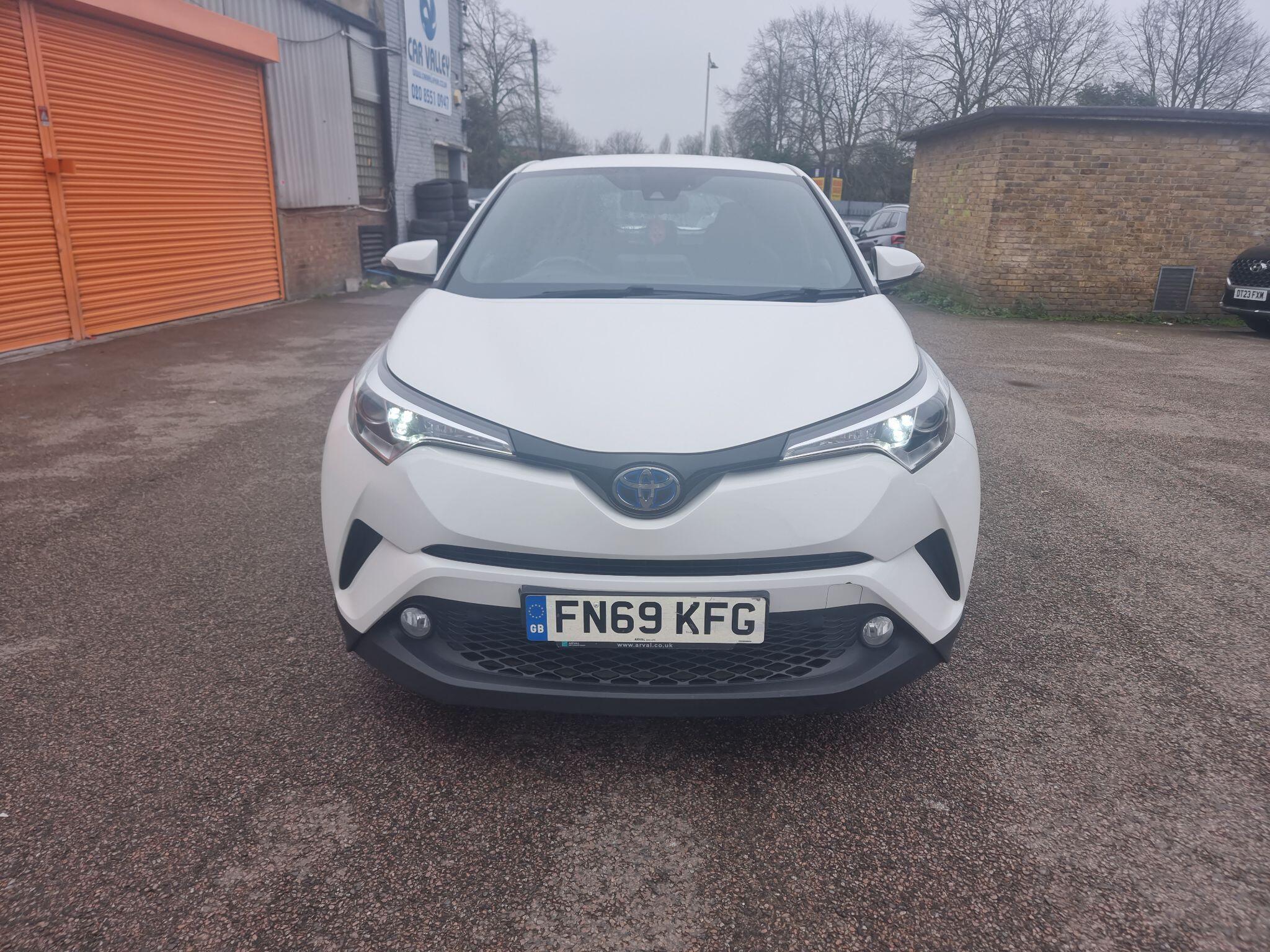 Toyota C-HR view 9