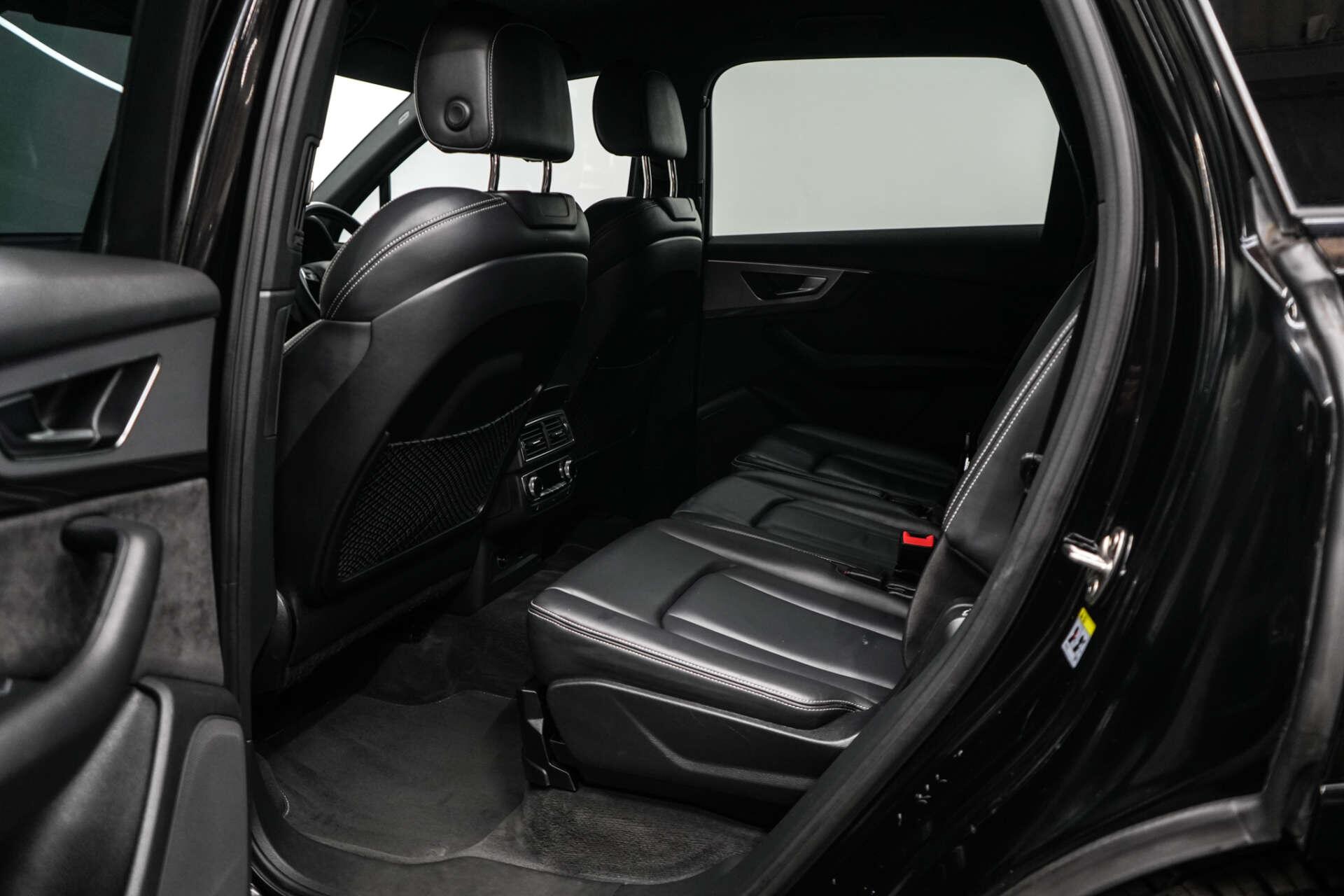 Audi SQ7 view 25