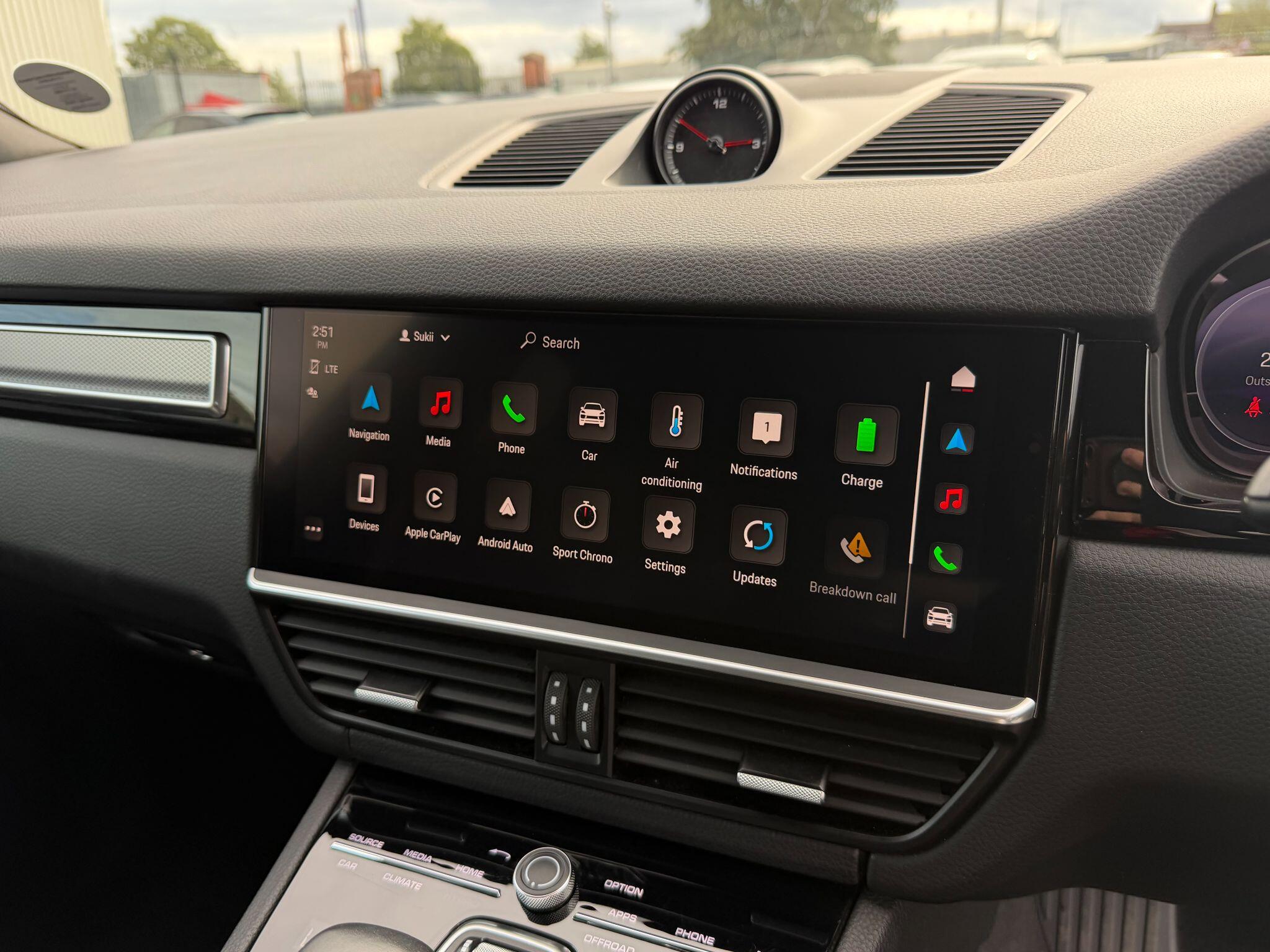 Porsche Cayenne view 57