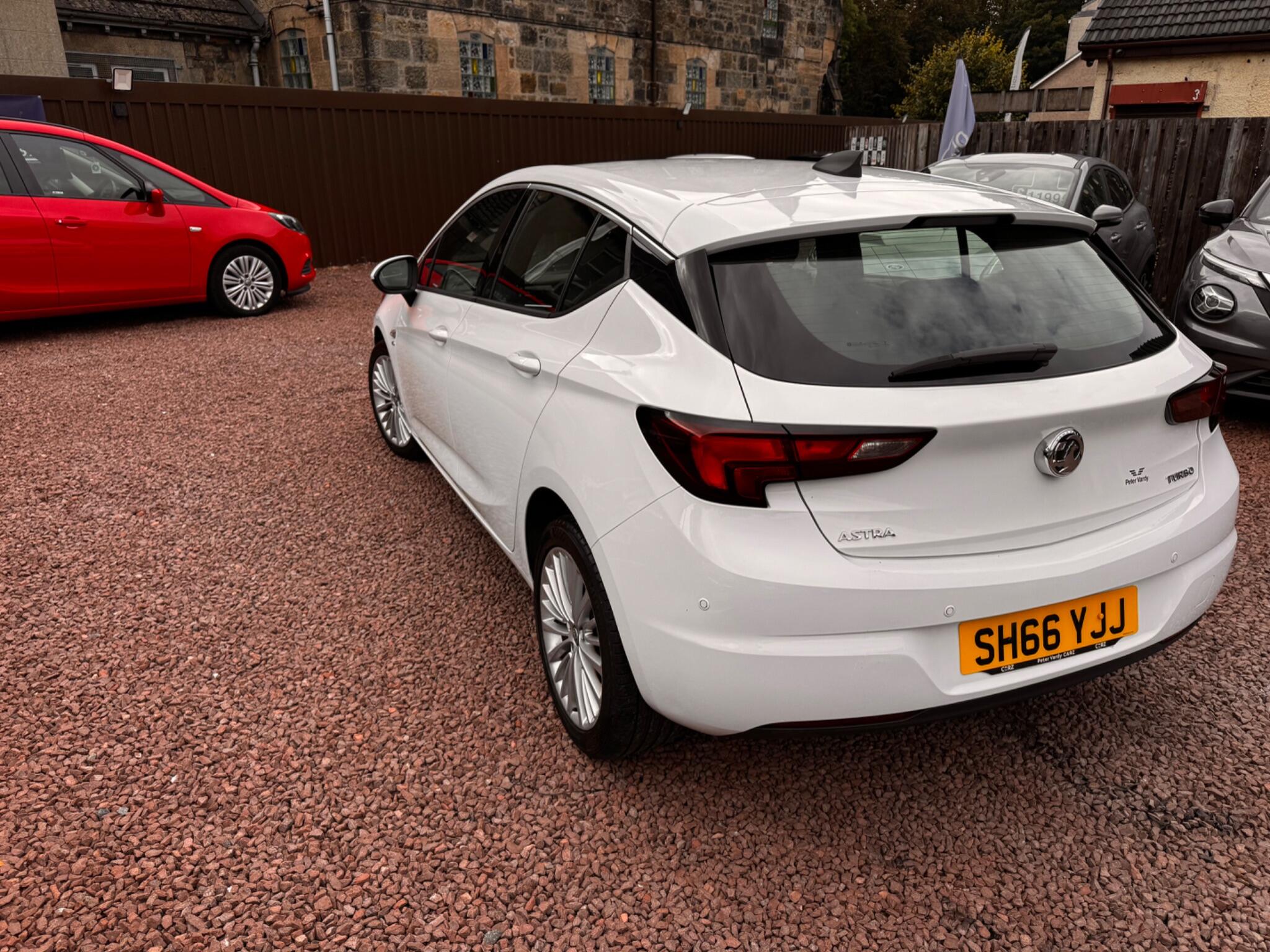 Vauxhall Astra view 4