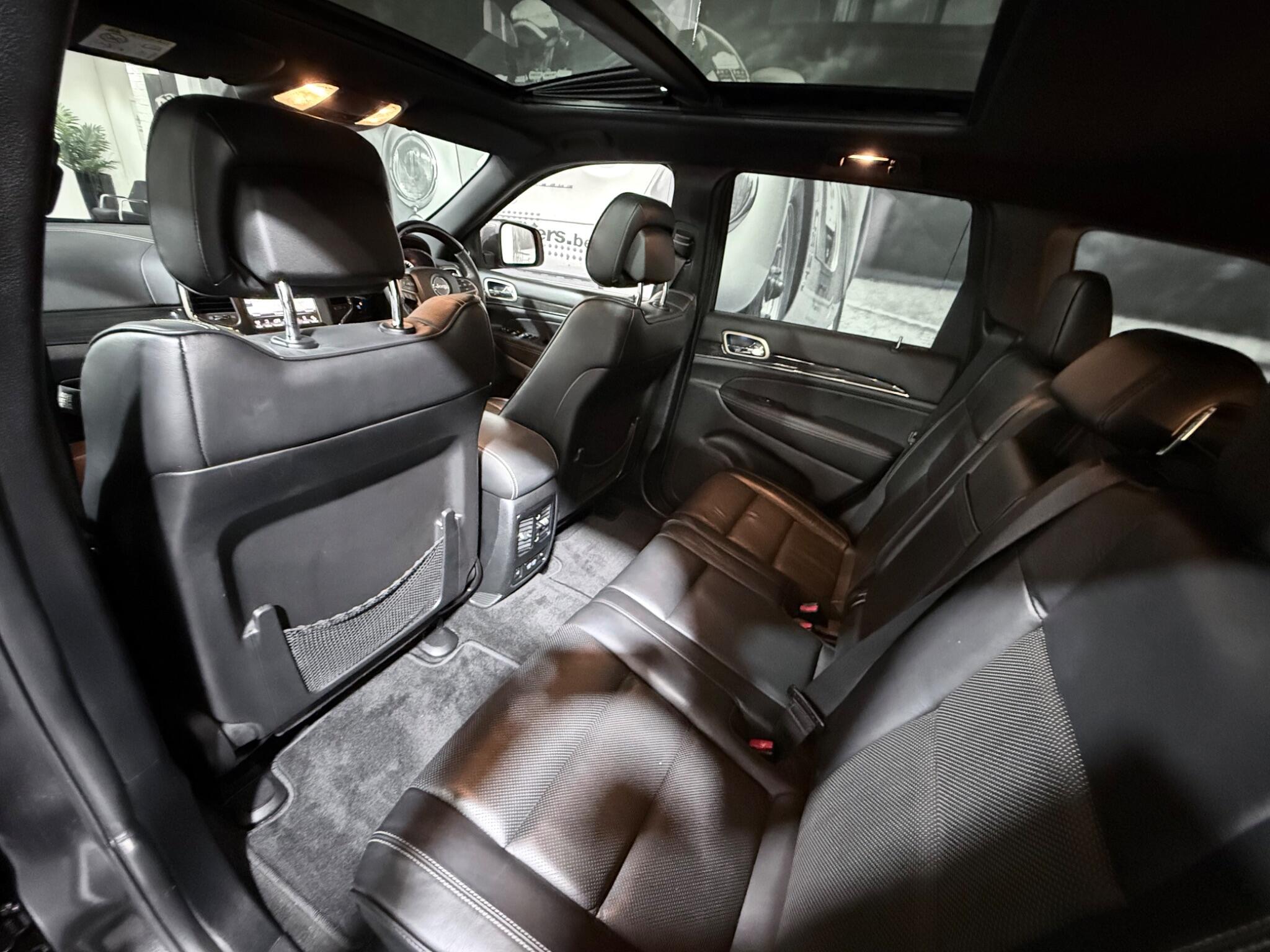 Jeep Grand Cherokee view 20