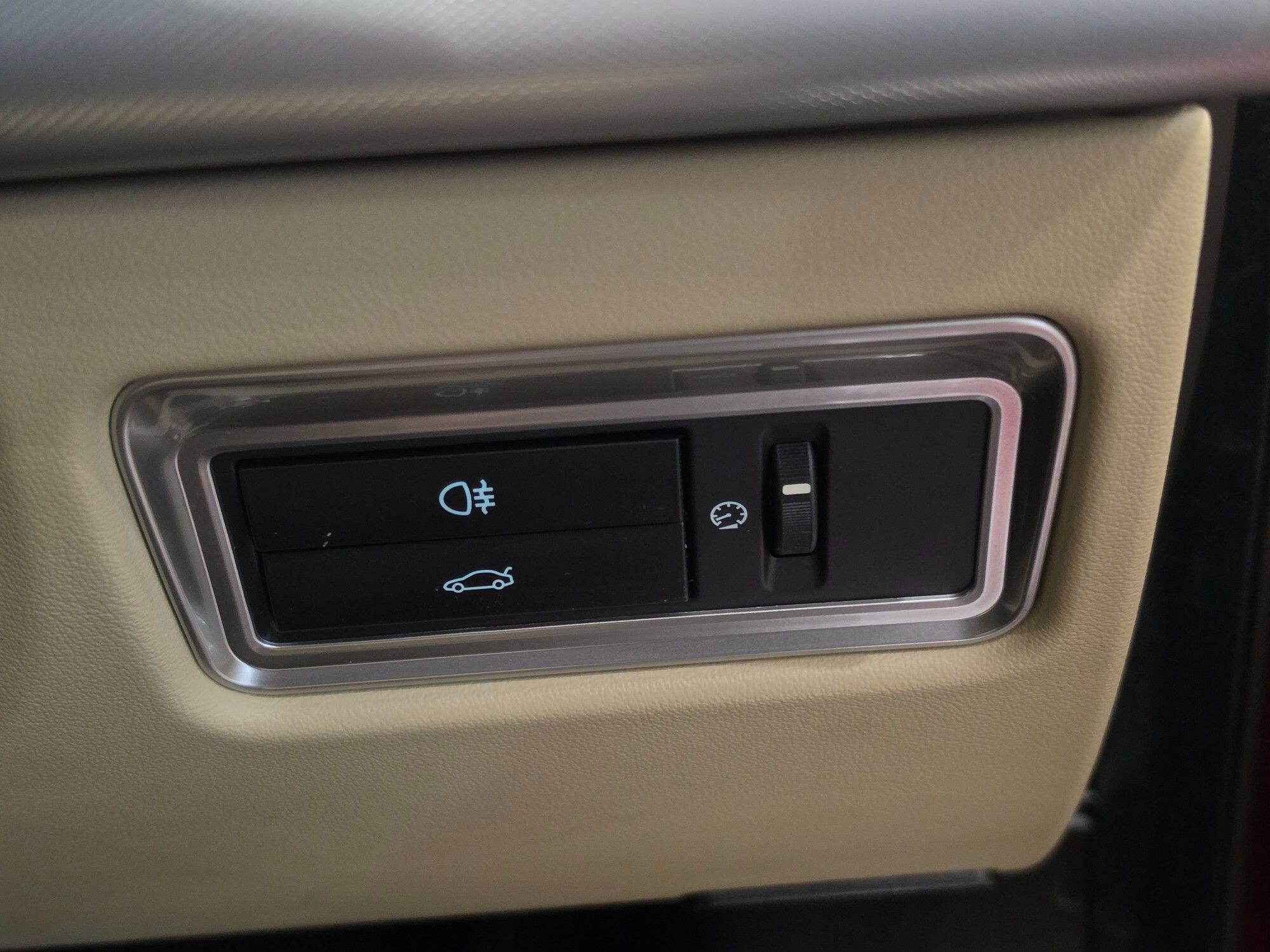 Jaguar XF view 43