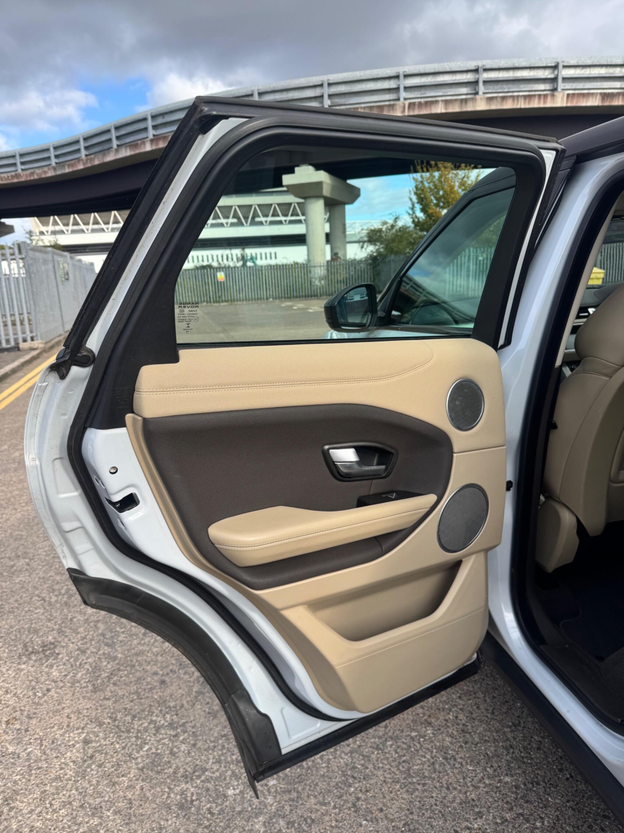 Land Rover Range Rover Evoque view 30