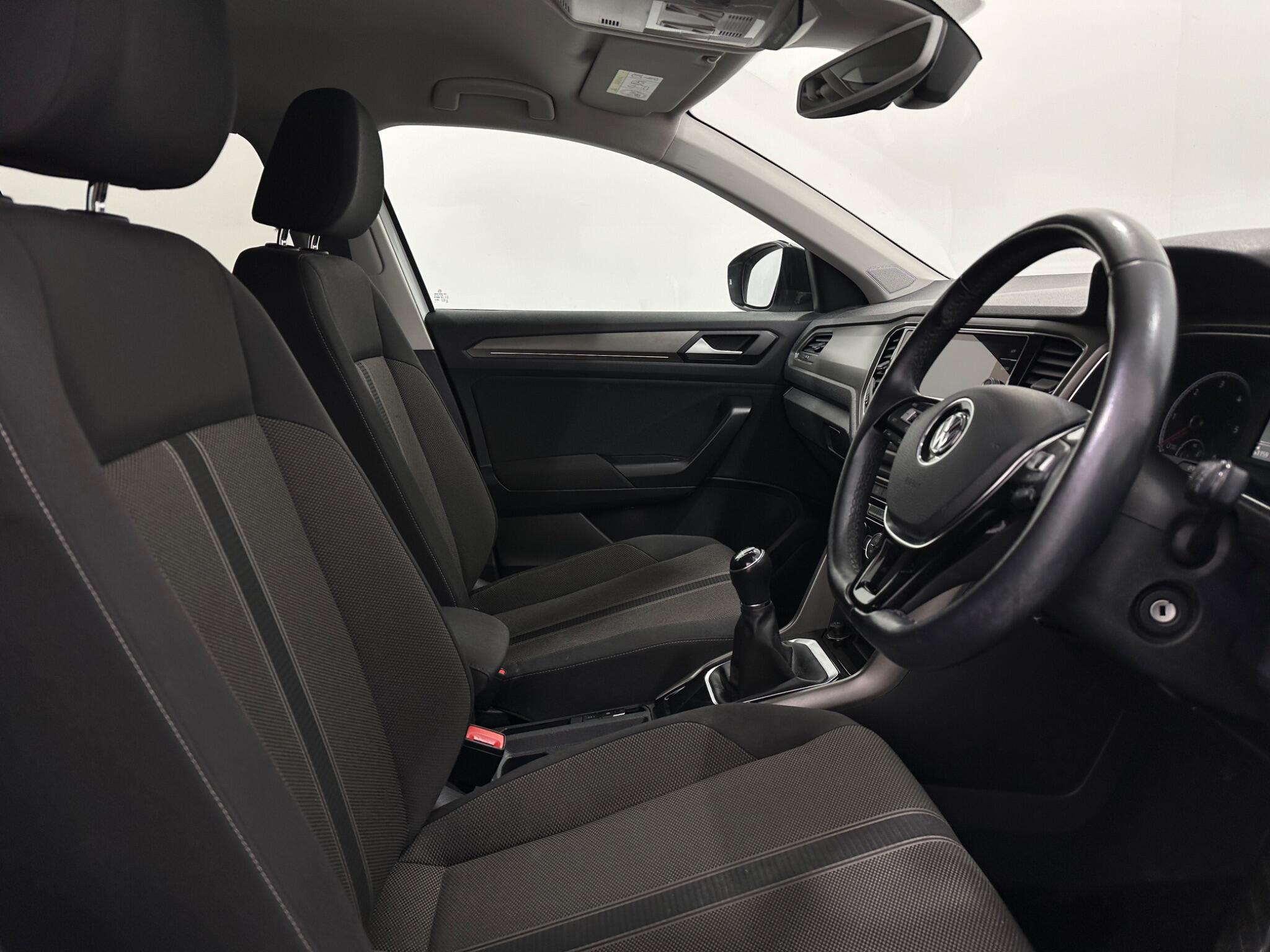Volkswagen T-Roc view 31