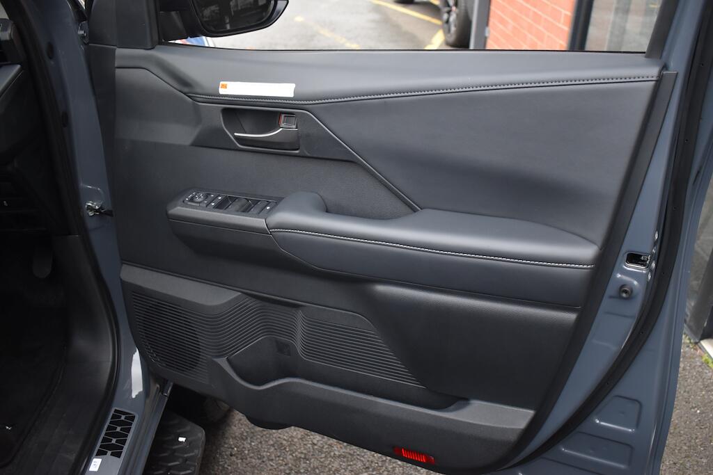 Toyota Hilux view 28