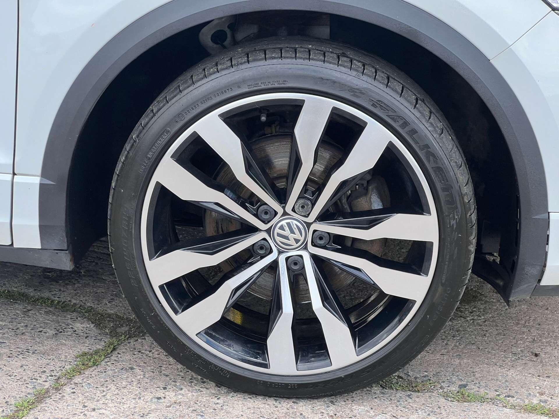 Volkswagen T-Roc view 18
