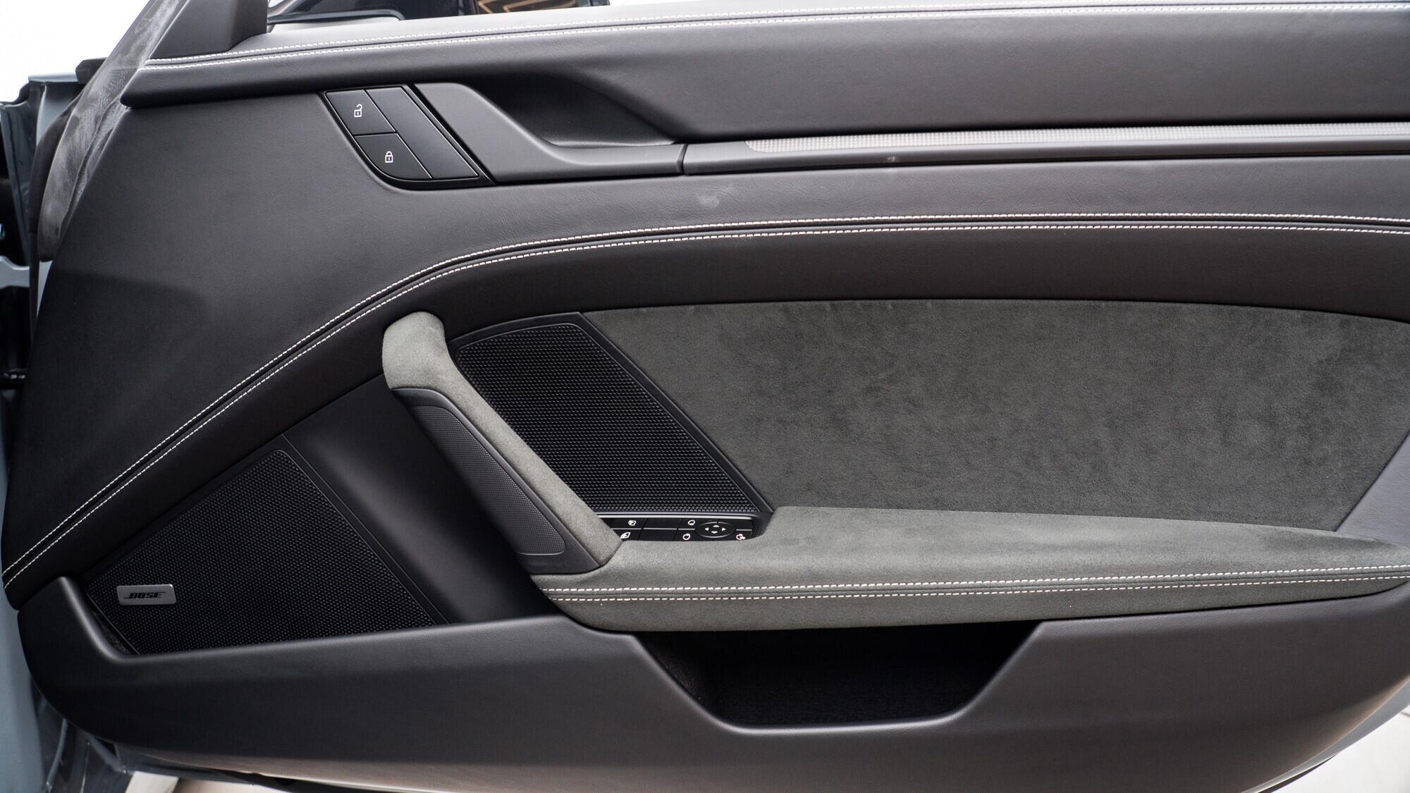 Porsche 911 view 37