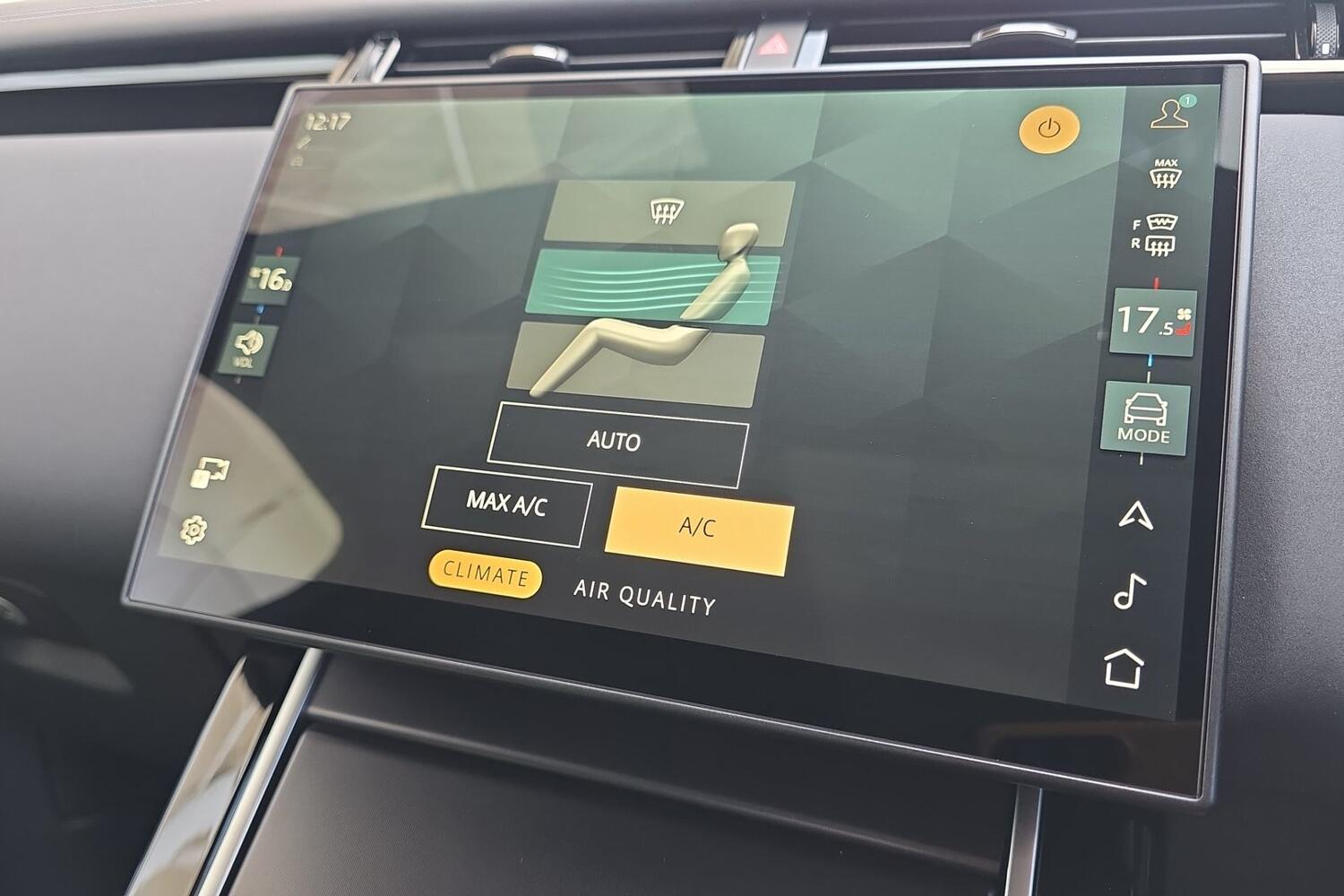 Land Rover Range Rover Velar view 41