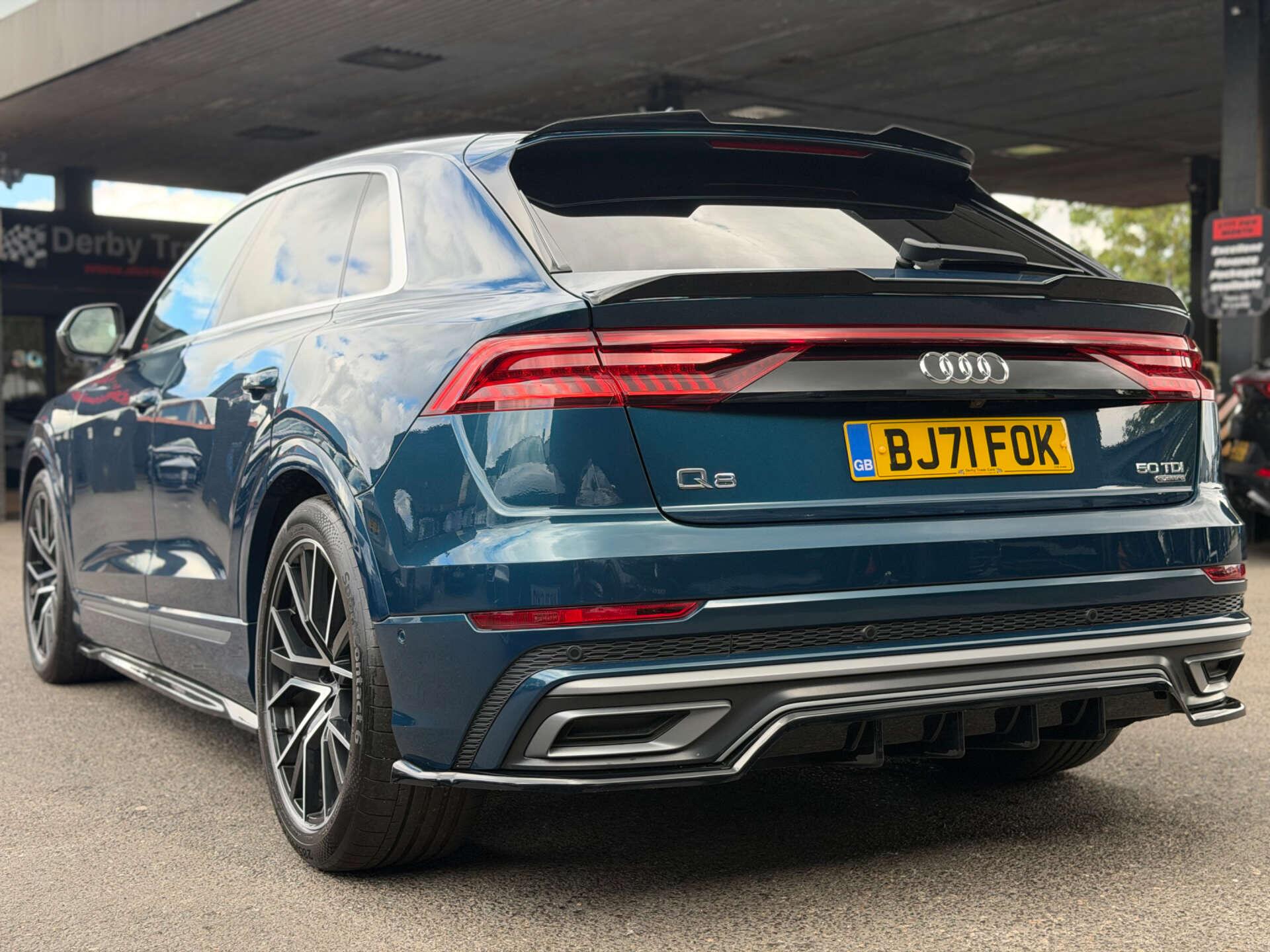 Audi Q8 view 31