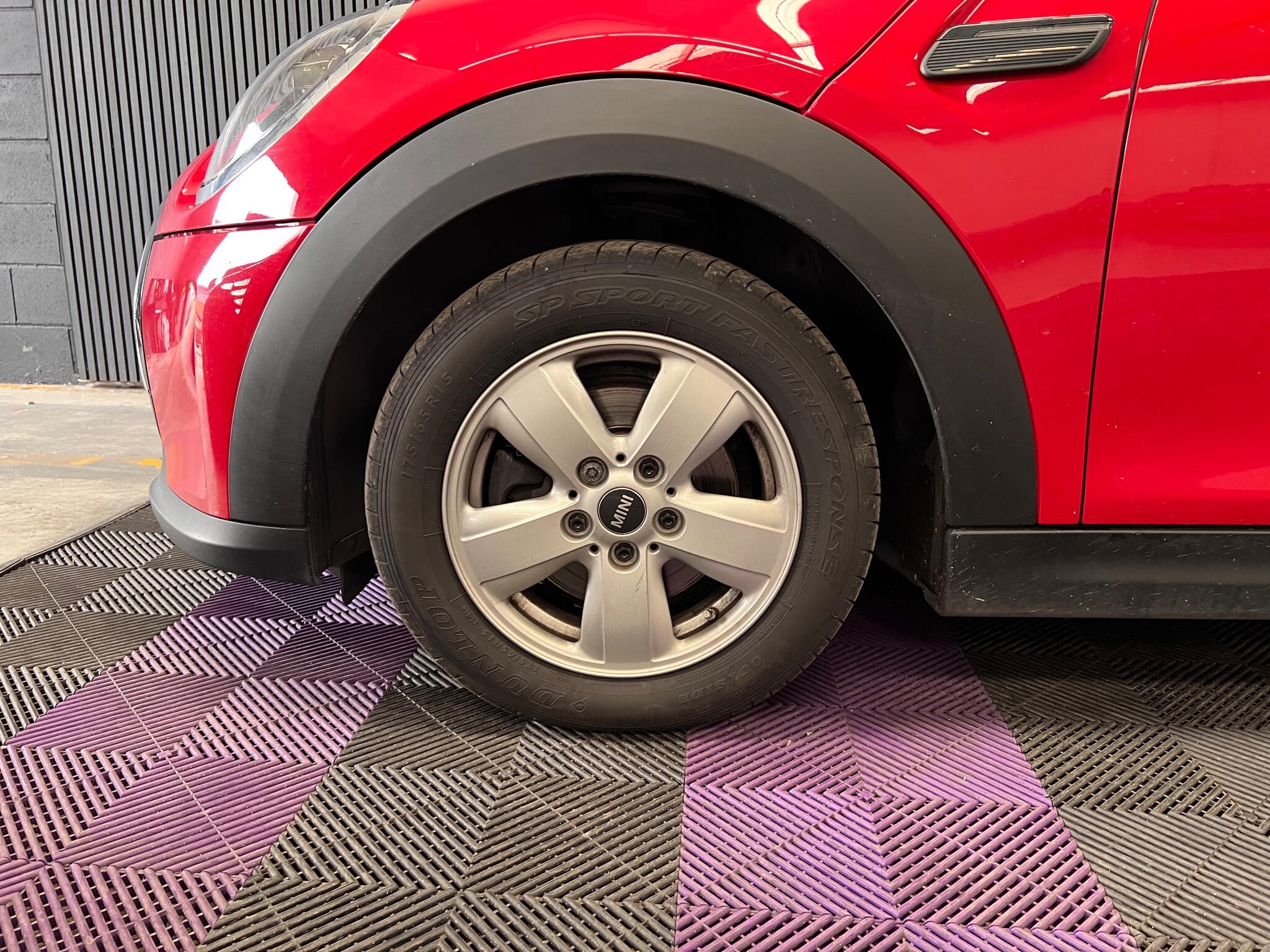 Mini Hatch view 35