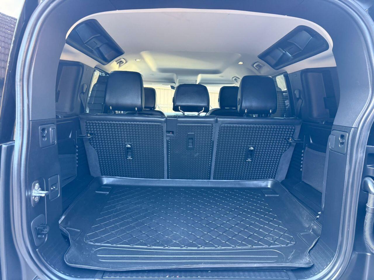Land Rover Defender view 17