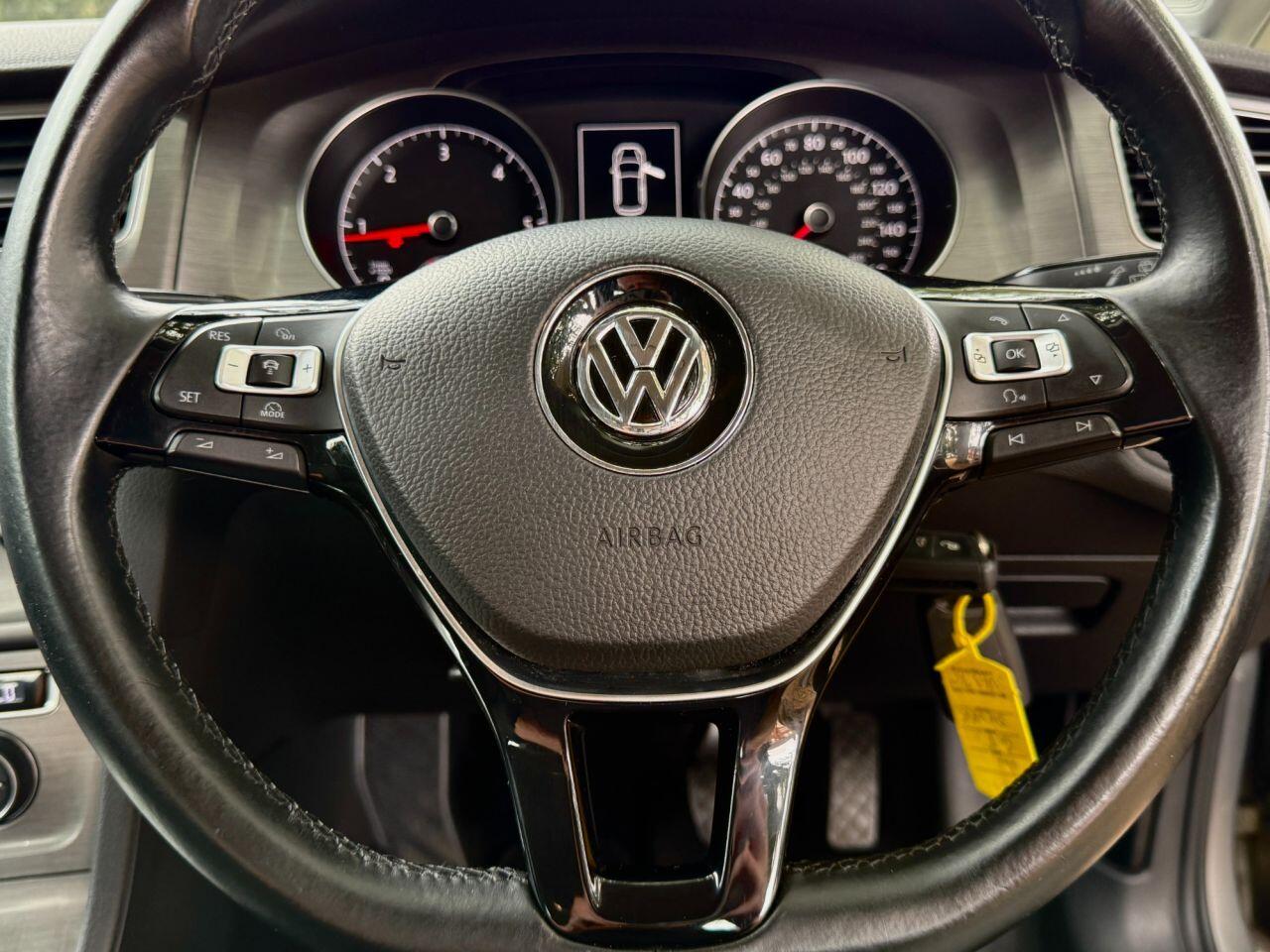 Volkswagen Golf view 12