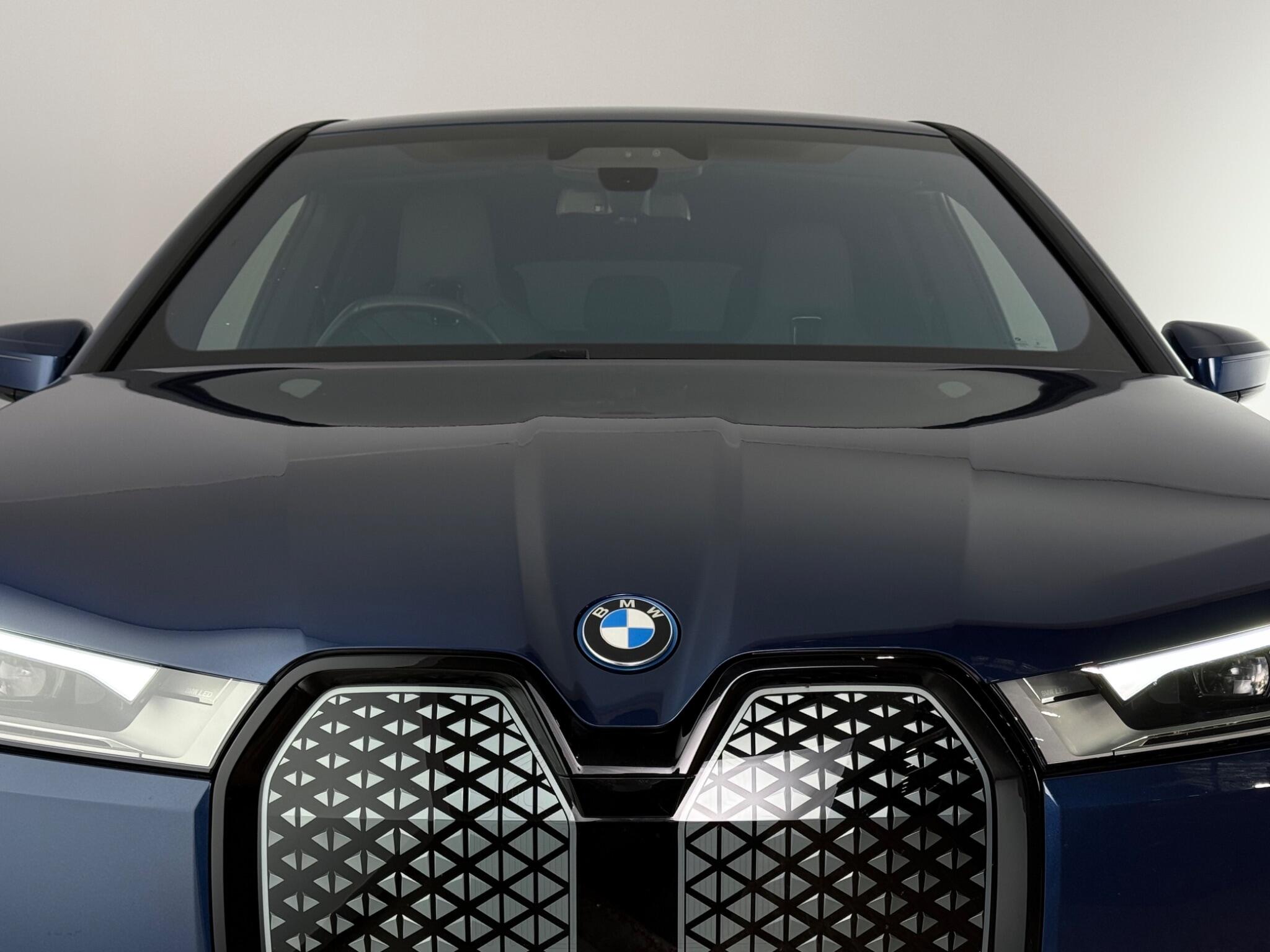 BMW Ix view 7