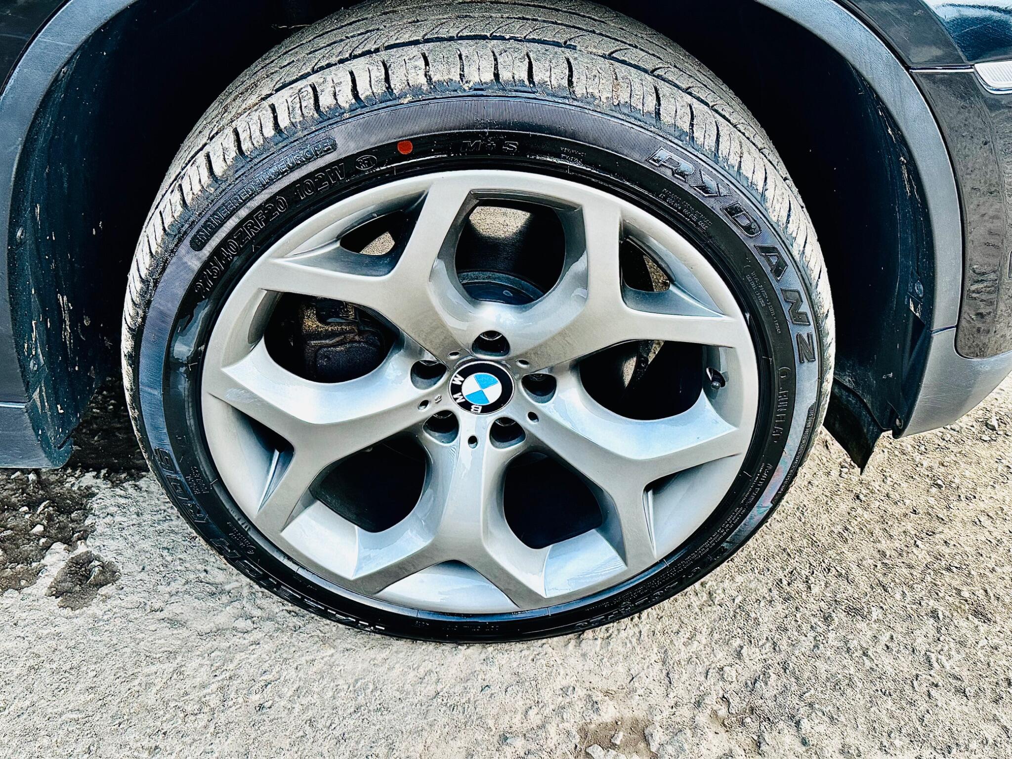 BMW X6 view 12