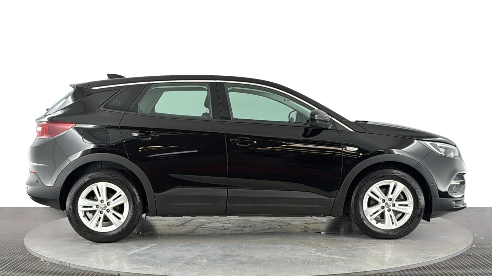 Vauxhall Grandland X view 3