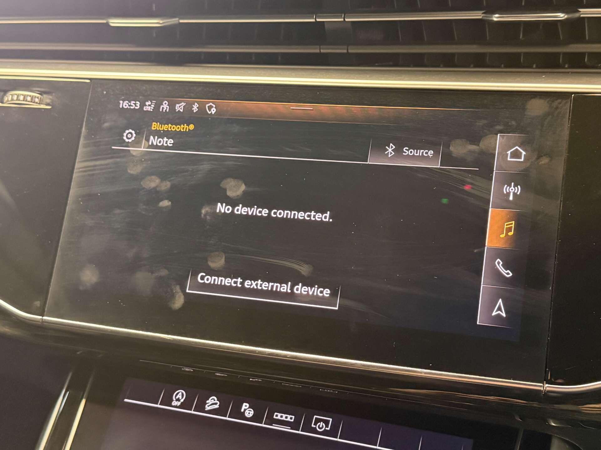 Audi Q8 view 52
