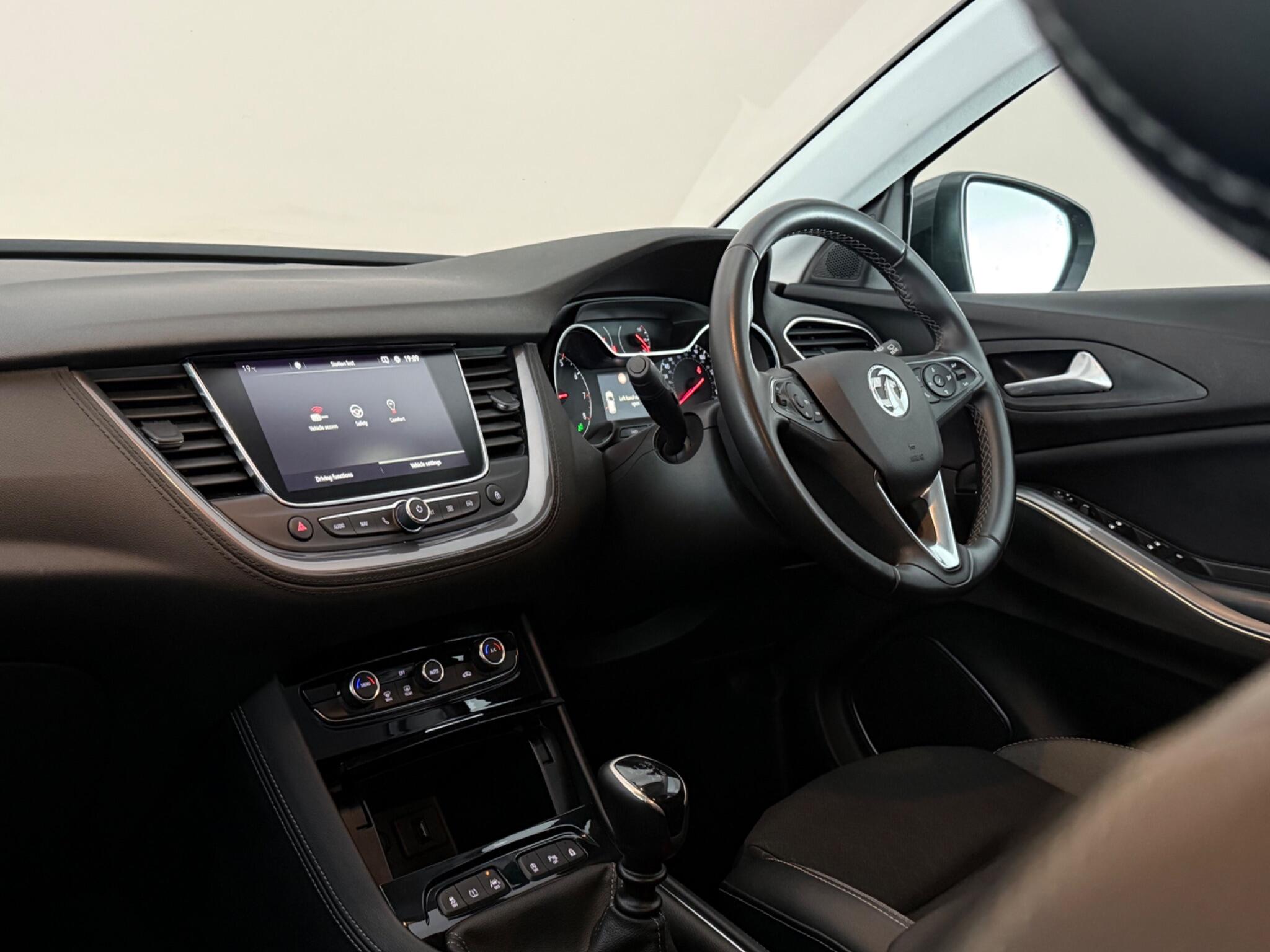 Vauxhall Grandland X view 4