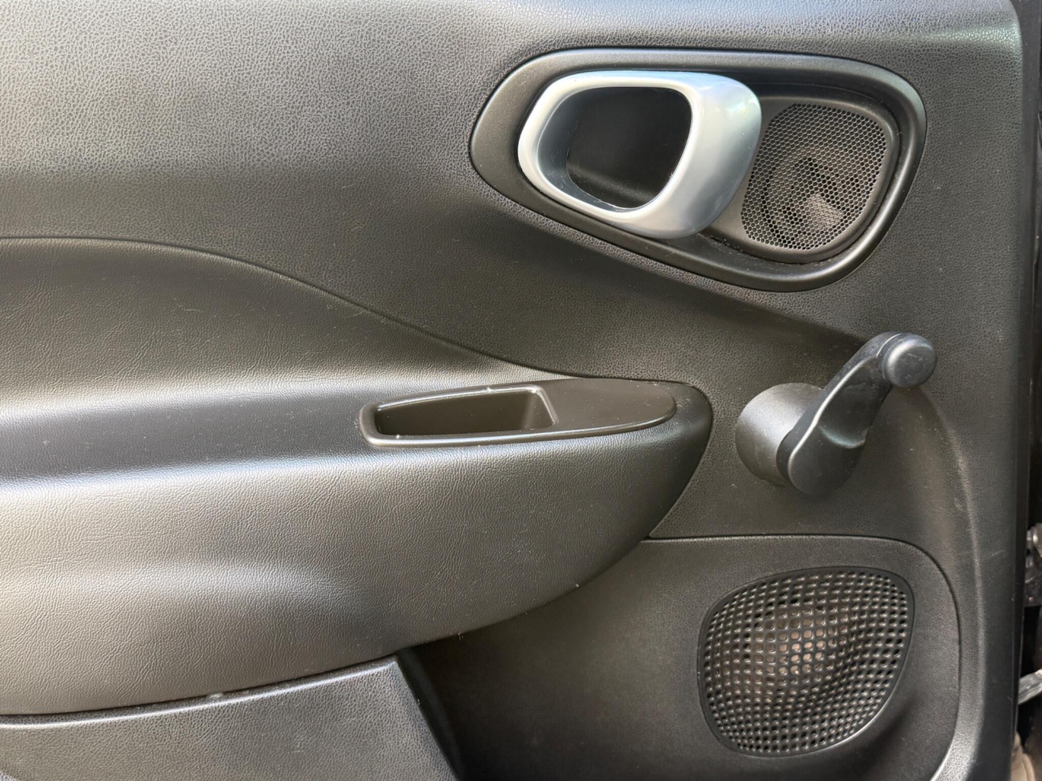 2015 Fiat 500L image 28