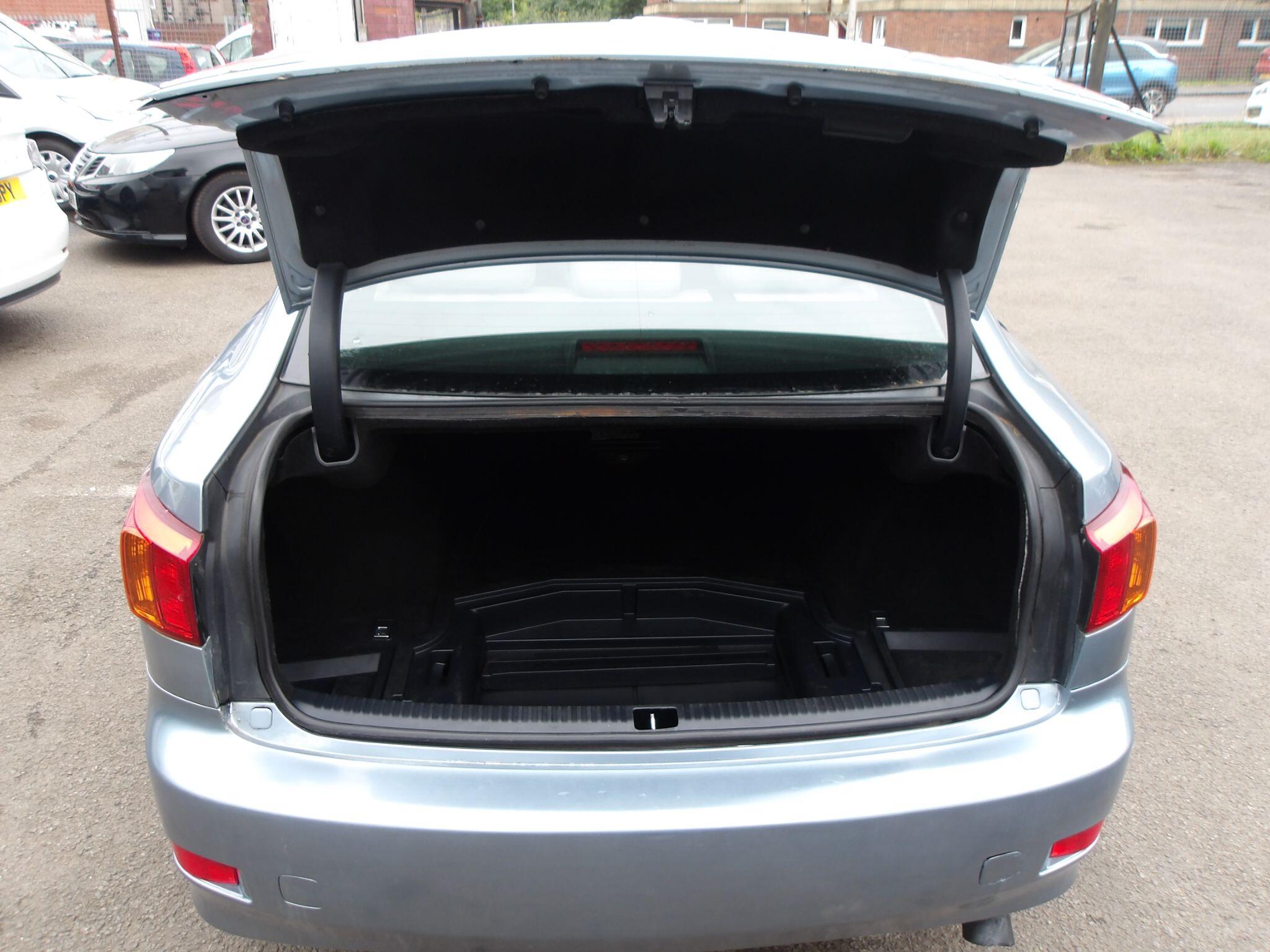 Lexus IS view 13