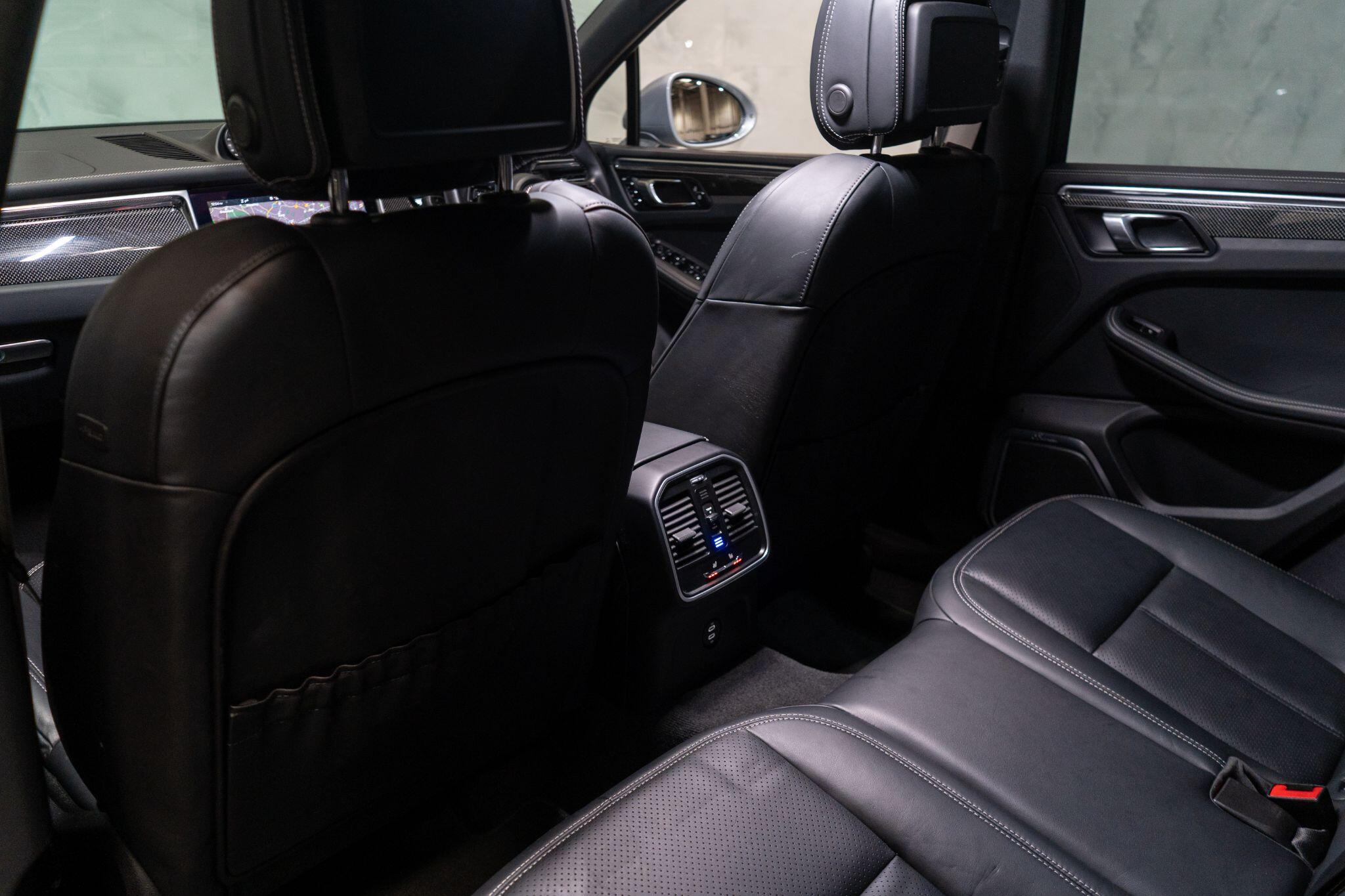 Porsche Macan view 18