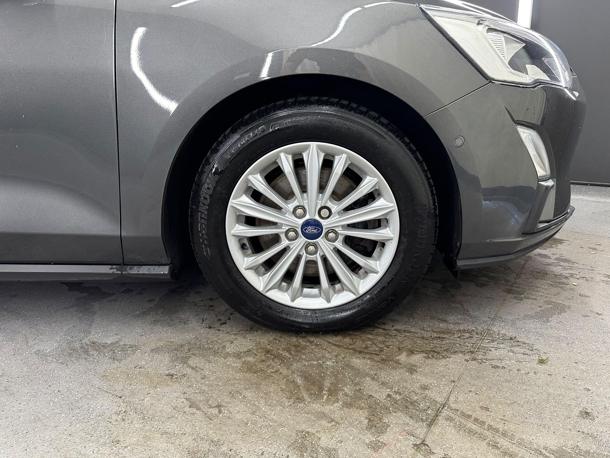 Ford Focus view 19