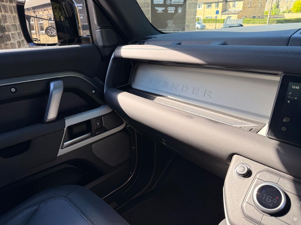 Land Rover Defender view 53