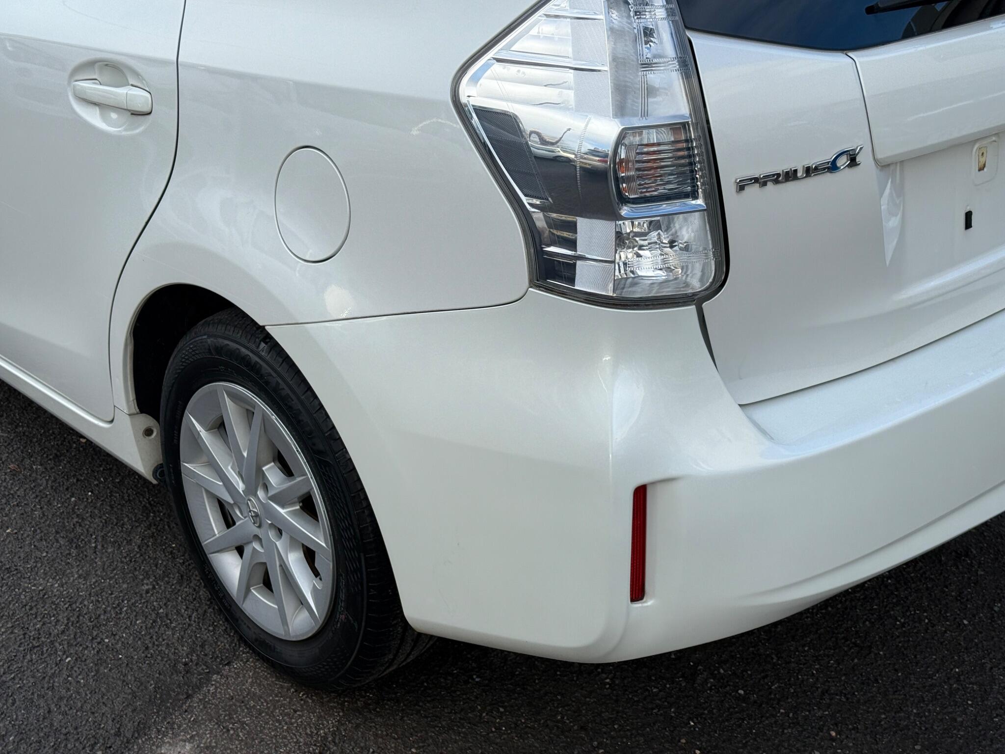Toyota Prius+ - Image 25