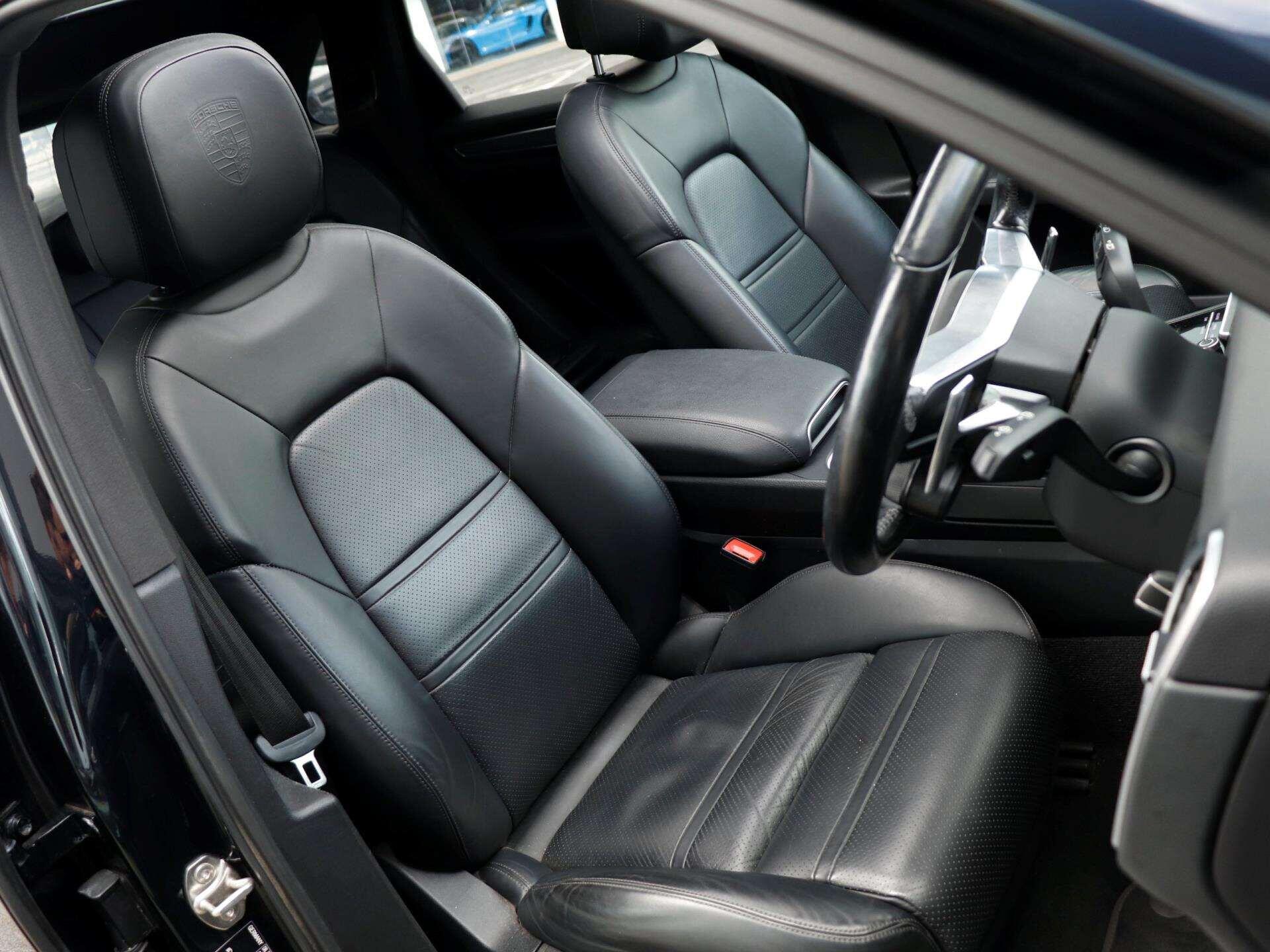Porsche Cayenne view 25