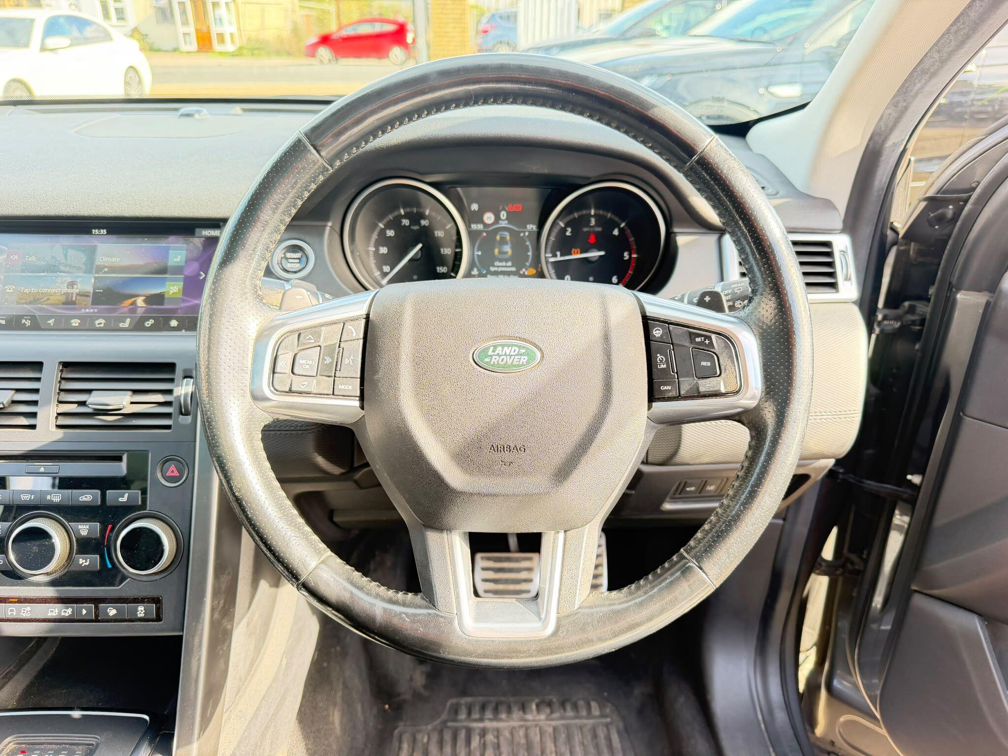 Land Rover Discovery Sport view 29